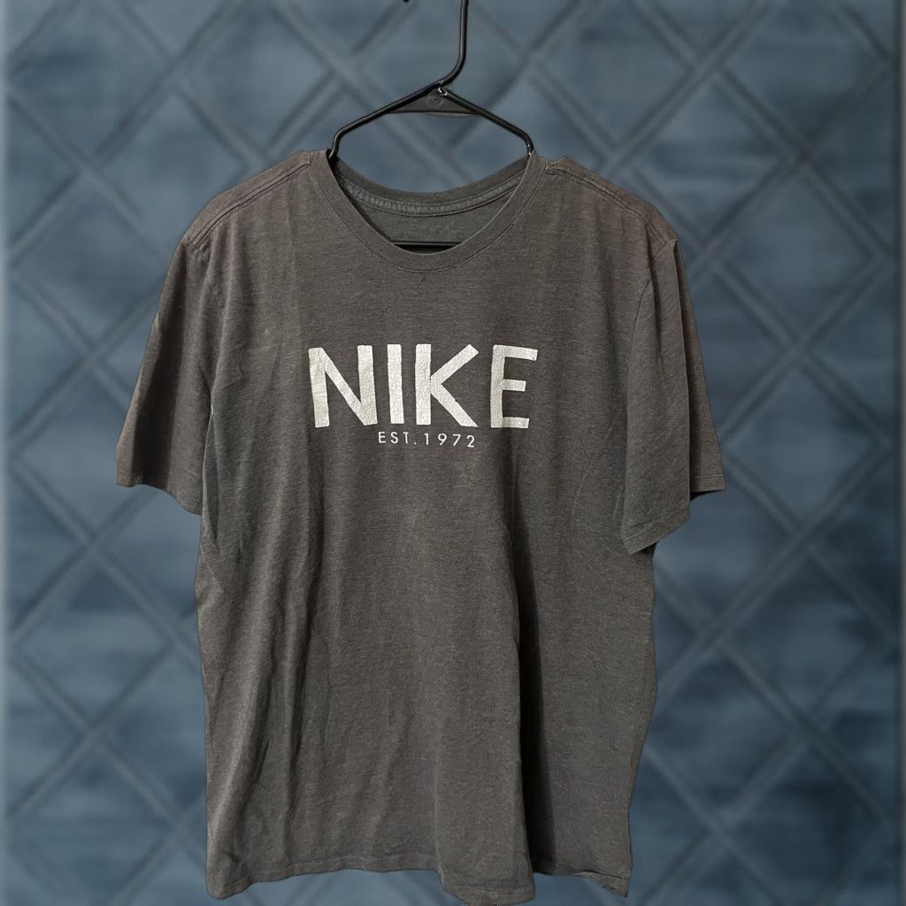 Nike Nike Dri-Fit Tee Shirt Adult Large Gray Short Sleeve Crew Neck Logo T-Shirt Men Folded Brand Nike Dri-FIT 90s/Logo Theme Size US L / EU 52-54 / 3 - 1 Thumbnail