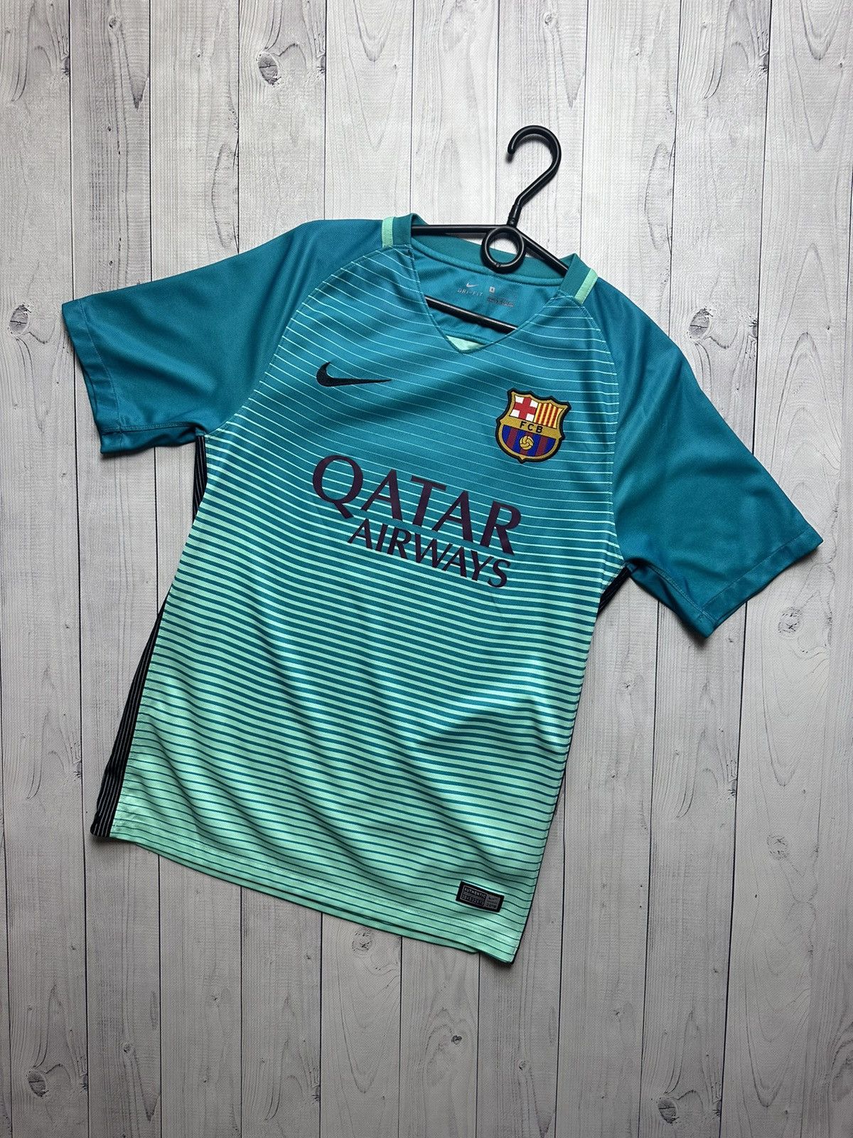 Nike × Vintage Vintage Barcelona soccer jersey 9 Suarez size S logo green Size US S / EU 44-46 / 1 - 2 Thumbnail