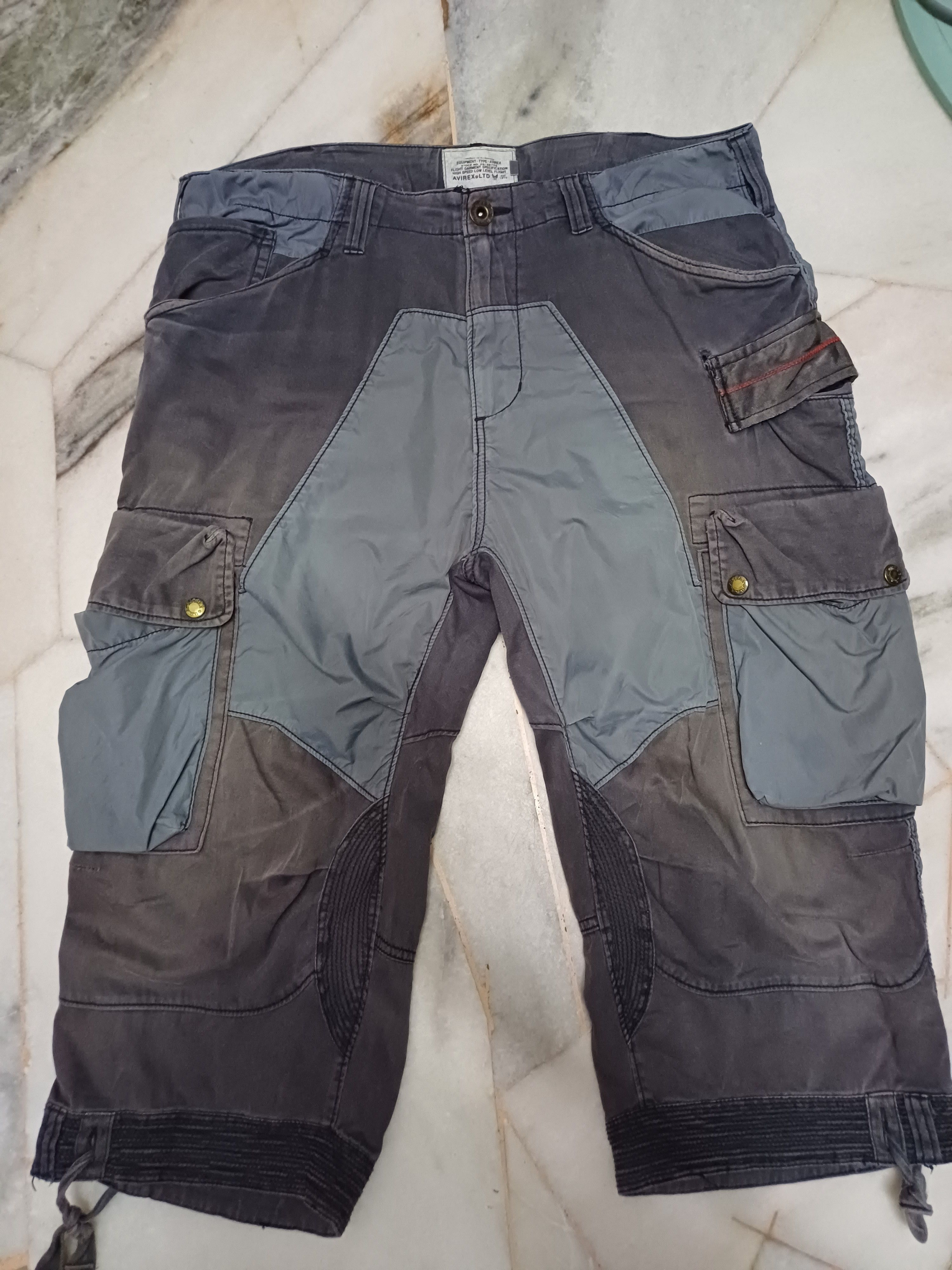 avirex short cargo