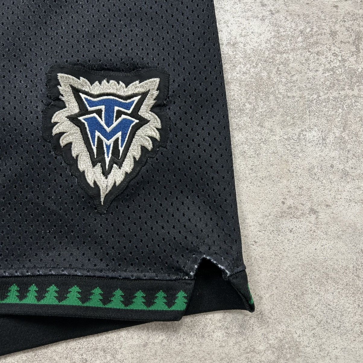 NBA × Starter × Vintage VTG 90s NBA MINNESOTA TIMBERWOLVES STARTER BASKETBALL SHORTS Size US 42 / EU 58 - 4 Thumbnail