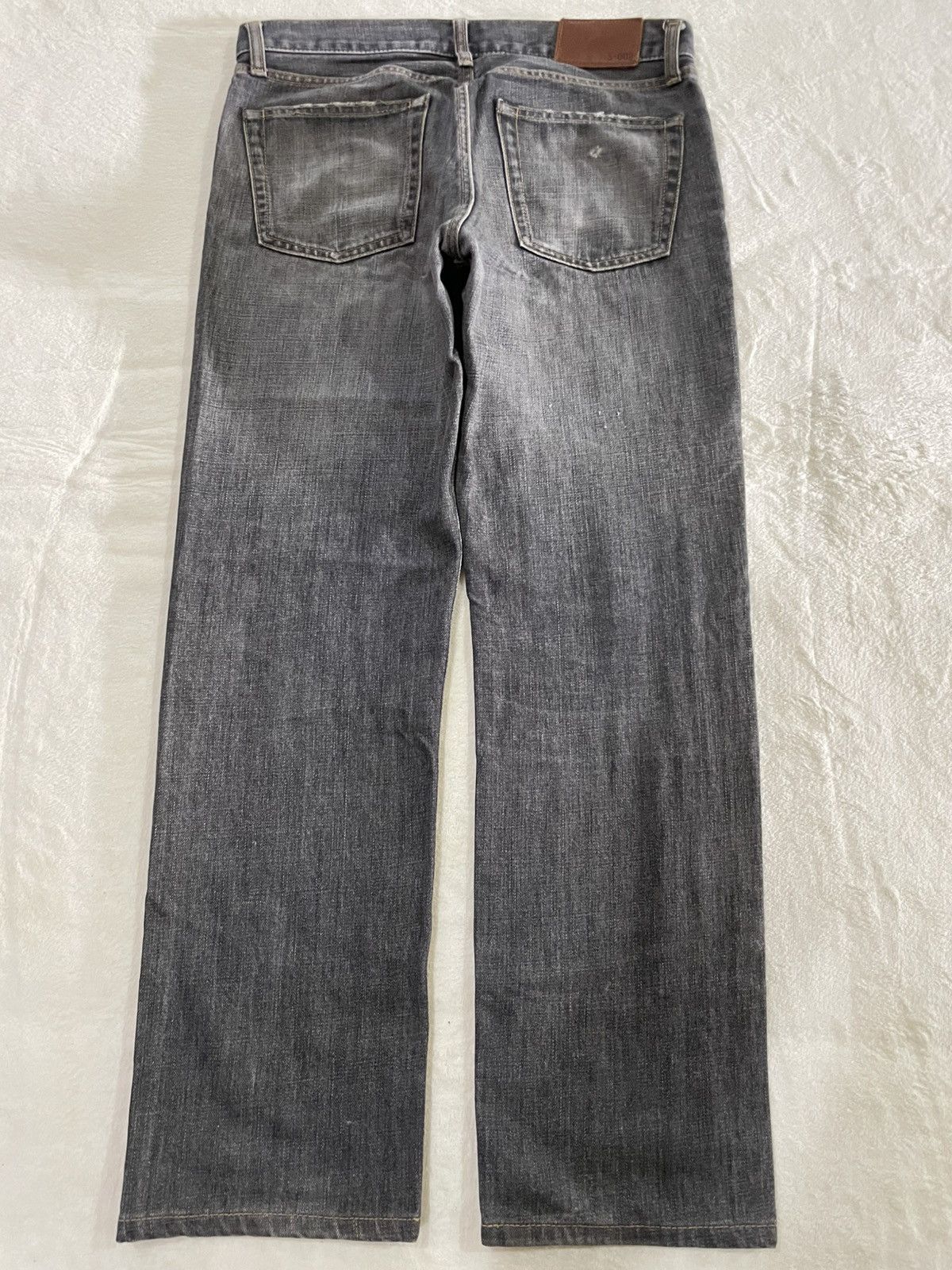 Japanese Brand Vintage Uniqlo Faded Distress Dark Denim Jeans Size US 32 / EU 48 - 9 Thumbnail