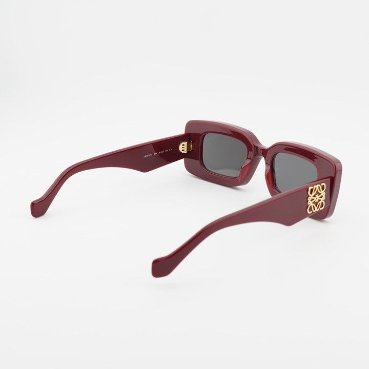 Loewe Loewe LW40101I 66A Sunglasses Shiny Burgundy/Gold Rectangle Size ONE SIZE - 4 Thumbnail