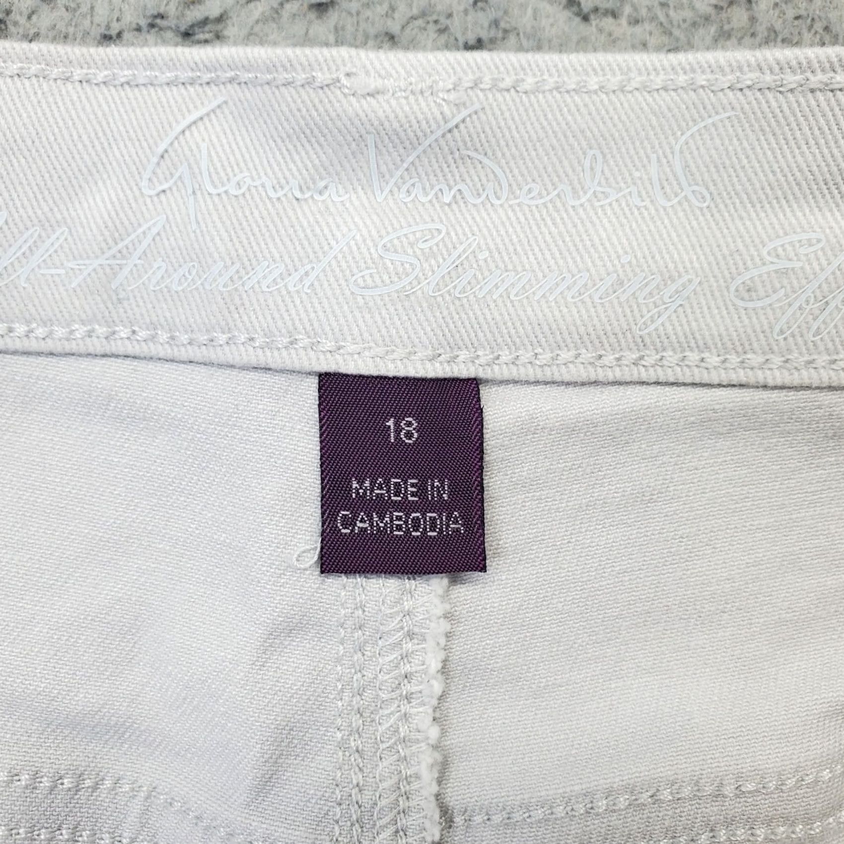 Gloria Vanderbilt Gloria Vanderbilt Womens Bermuda Shorts 18 Gray Stretch Slimming Panel 5-Pocket Denim Casual 90s Theme not applicable Size 40" / US 18 - 6 Thumbnail