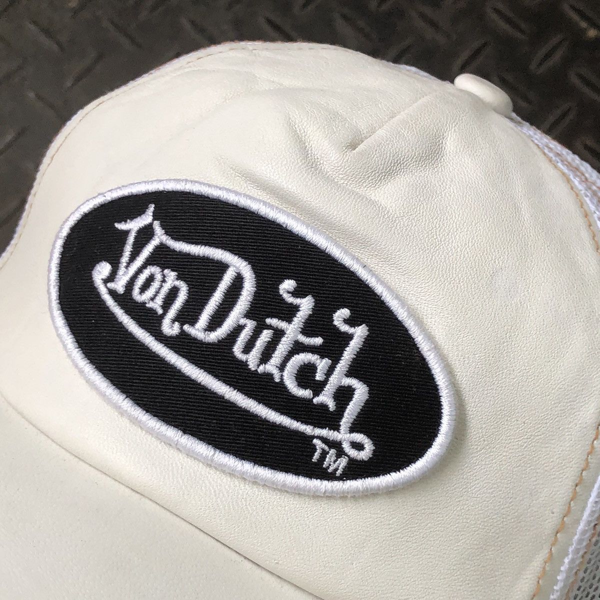 Von Dutch 🔥RARE🔥 Von Dutch Leather White Special Edition Trucker Hat Size ONE SIZE - 4 Thumbnail