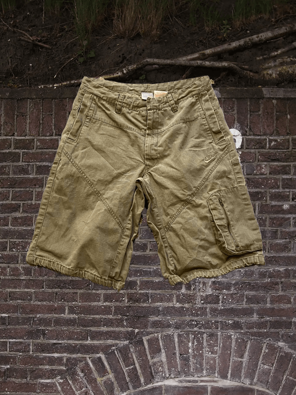 Nike shorts Nike logo Y2K Vintage Streetwear Size US 30 / EU 46 - 1 Thumbnail