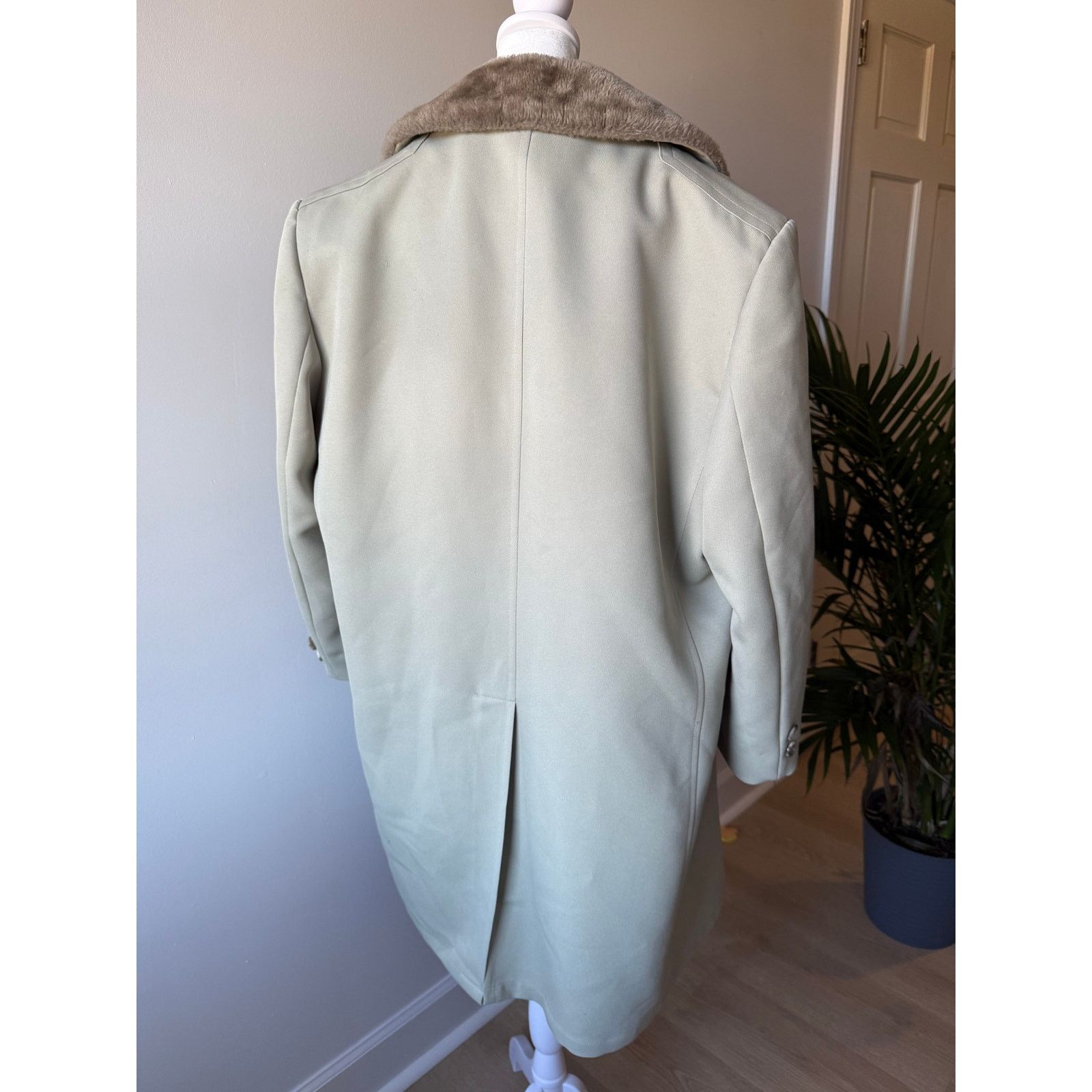 Vintage Vintage Sage Green Fur Collar Coat size 42 Size M / US 6-8 / IT 42-44 - 2 Thumbnail