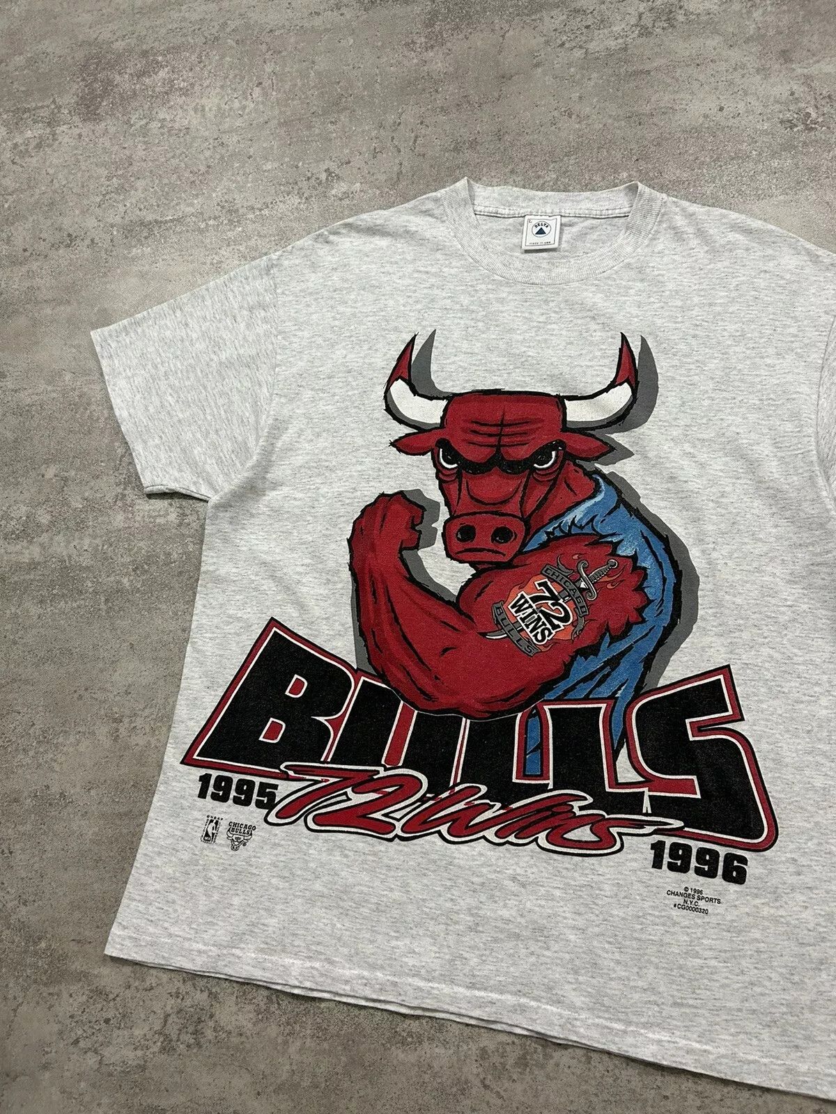 Delta × NBA × Vintage VTG 90s NBA Chicago Bulls 1996 T-SHIRT MADE IN USA DELTA Size US L / EU 52-54 / 3 - 2 Thumbnail
