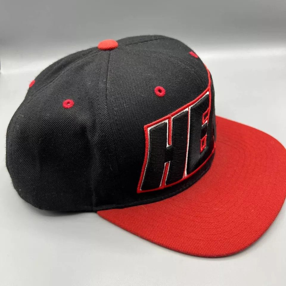 Mitchell & Ness Miami Heat Hat Men Mitchell & Ness NBA Snap Back Cap Size ONE SIZE - 3 Thumbnail