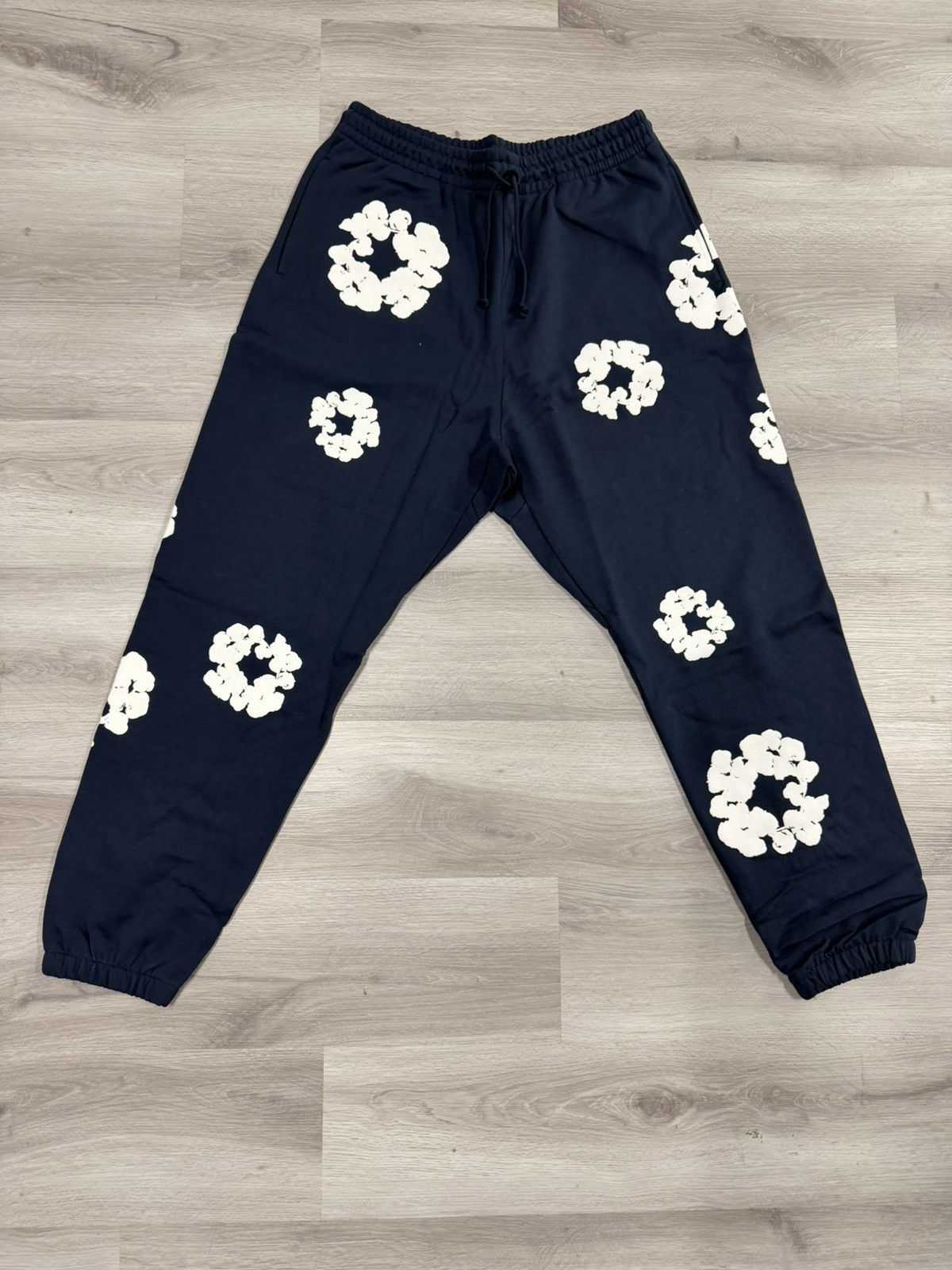 DENIM TEARS Denim Tears Wreath Sweatpants (XLARGE) Size US 38 / EU 54 - 1 Thumbnail