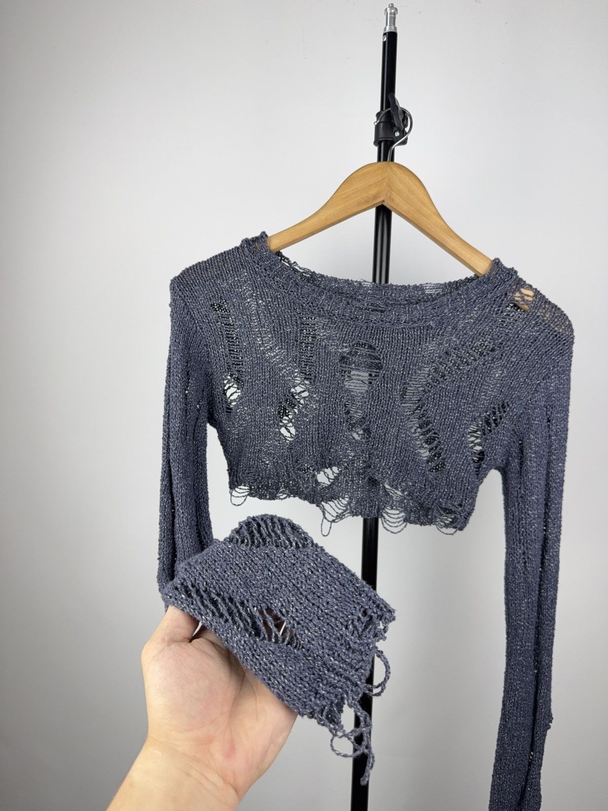 Japanese Brand Distressed Knit Crop Top Avant-Garde Grunge Y2K Style Grey Size S / US 4 / IT 40 - 3 Thumbnail