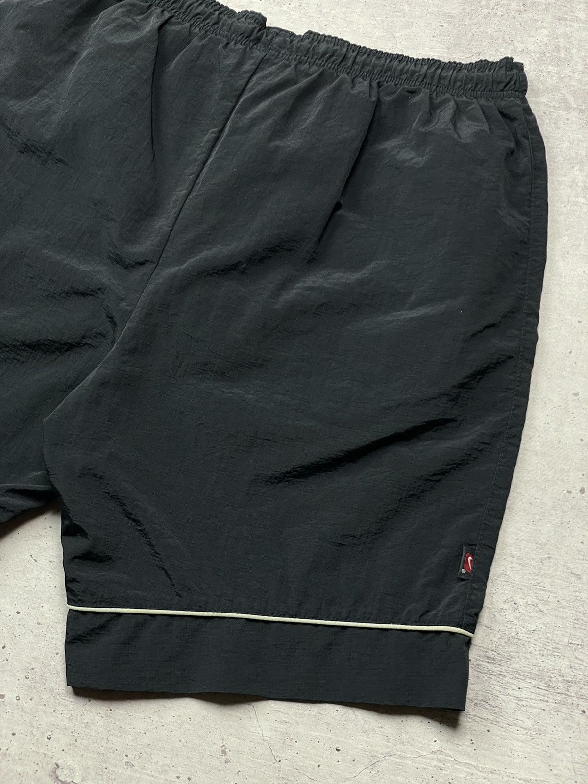 Nike × Vintage Vintage Y2K Nike black nylon shorts Size L Size US 34 / EU 50 - 4 Thumbnail