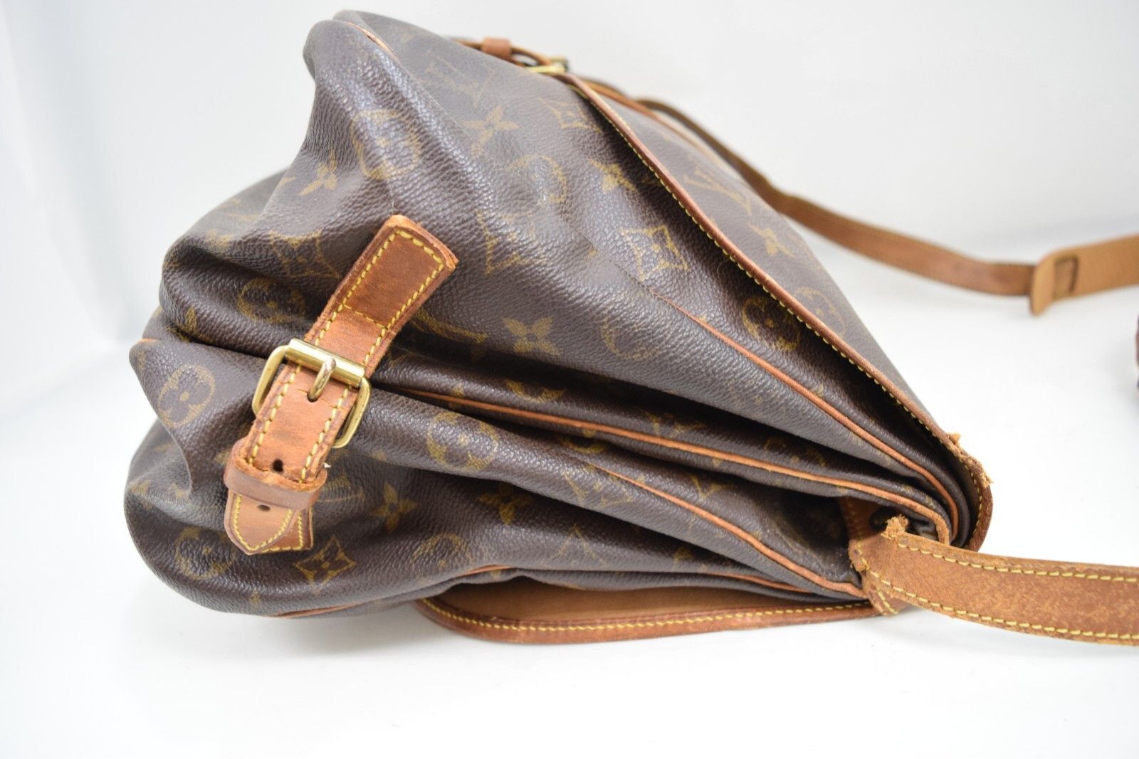 Louis Vuitton Louis Vuitton Saumur 35 Crossbody Monogram Canvas M42254 Size ONE SIZE - 6 Thumbnail