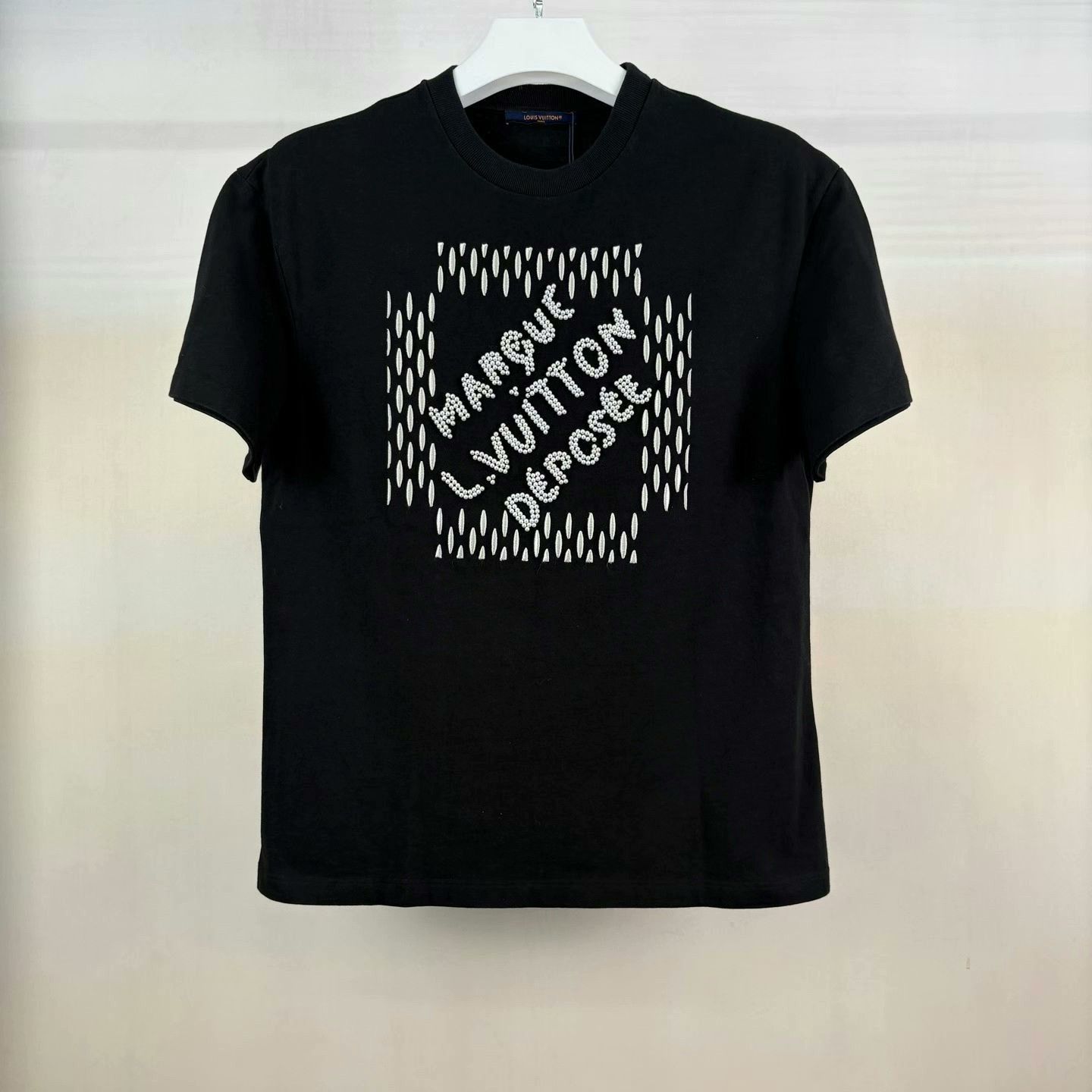 Pharrell LV Black Logo Short-Sleeve T-Shirt Size US M / EU 48-50 / 2 - 1 Thumbnail