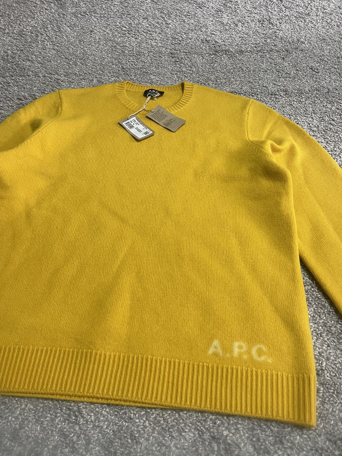 A.P.C. A.P.C. PULL EDWARD JAUNE SWEATER SIZE XL NEW Size US XL / EU 56 / 4 - 7 Thumbnail