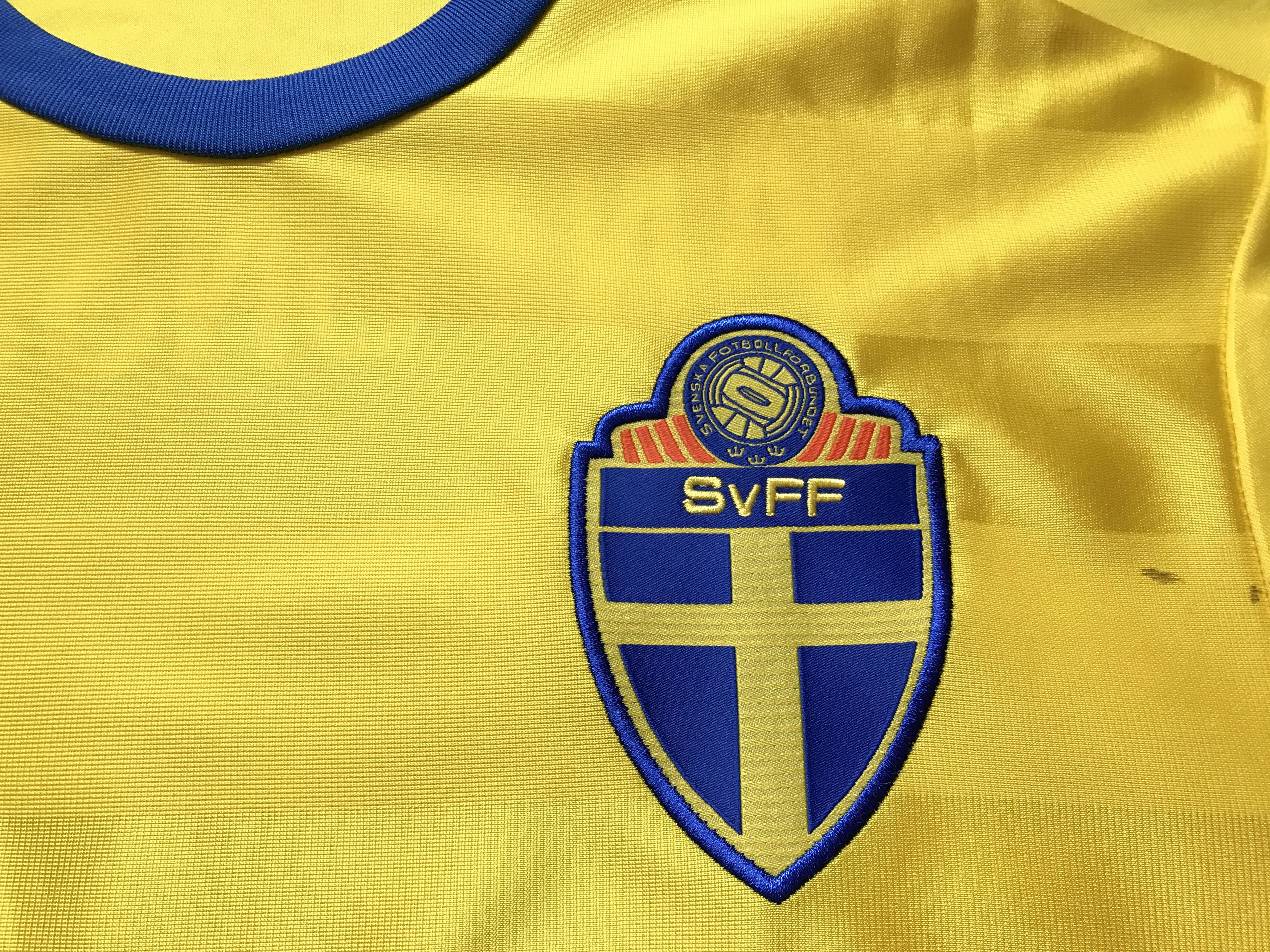 Adidas × Vintage Vintage Adidas Sweden National Football Team Antonsson #9 Size US L / EU 52-54 / 3 - 4 Thumbnail