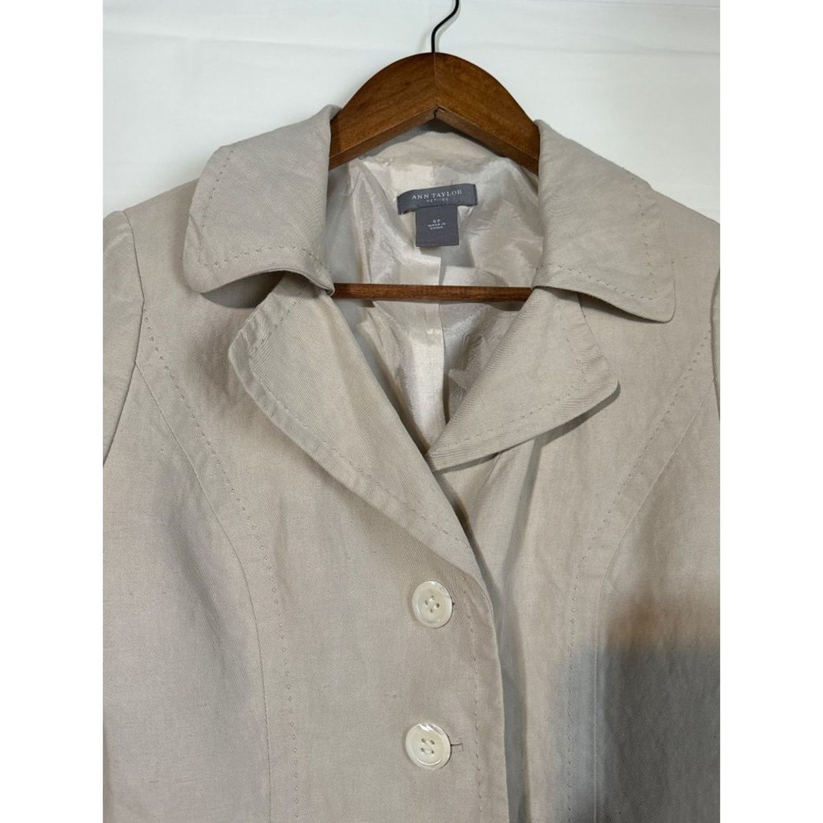 Ann Taylor Ann Taylor 3-Button Lined Blazer Petite 4 Neutral Minimalist Size S / US 4 / IT 40 - 5 Thumbnail
