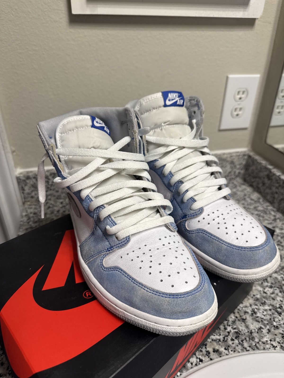 Nike Jordan 1 Hyper Royal Size US 9.5 / EU 42-43 - 7 Thumbnail