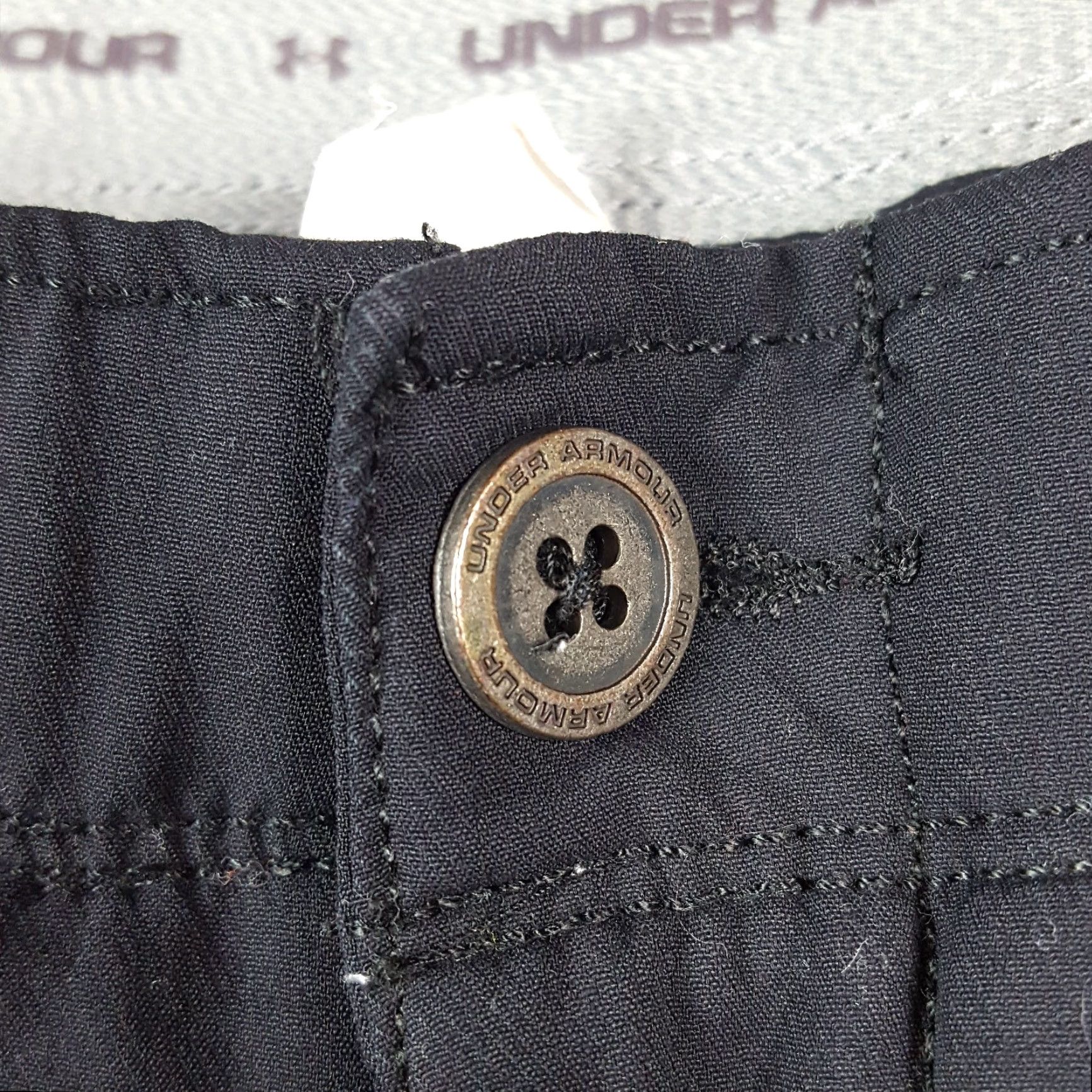 Under Armour VINTAGE Under Amour Athletic Pants Men's 32x32 Black Straight Leg Lightweight Stretch Casual Workwear 90s Y2K Tooling: Pockets, Zipper, Logo, Button Size US 32 / EU 48 - 4 Thumbnail