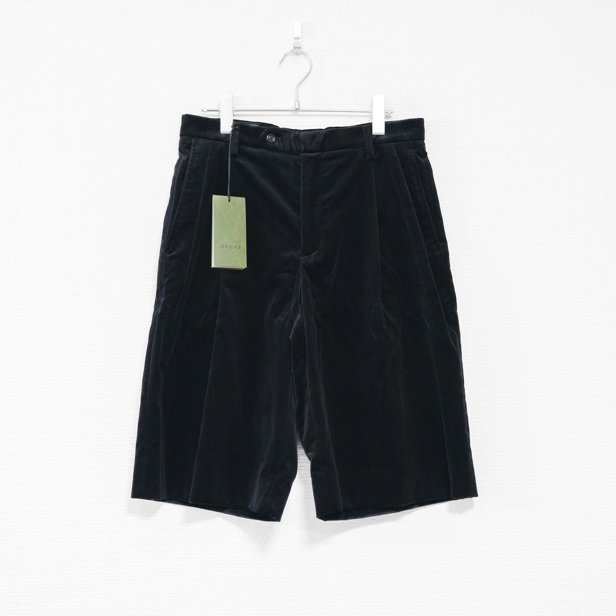 Gucci GUCCI 21ss velvet 2tuck short pants Size US 30 / EU 46 - 1 Thumbnail