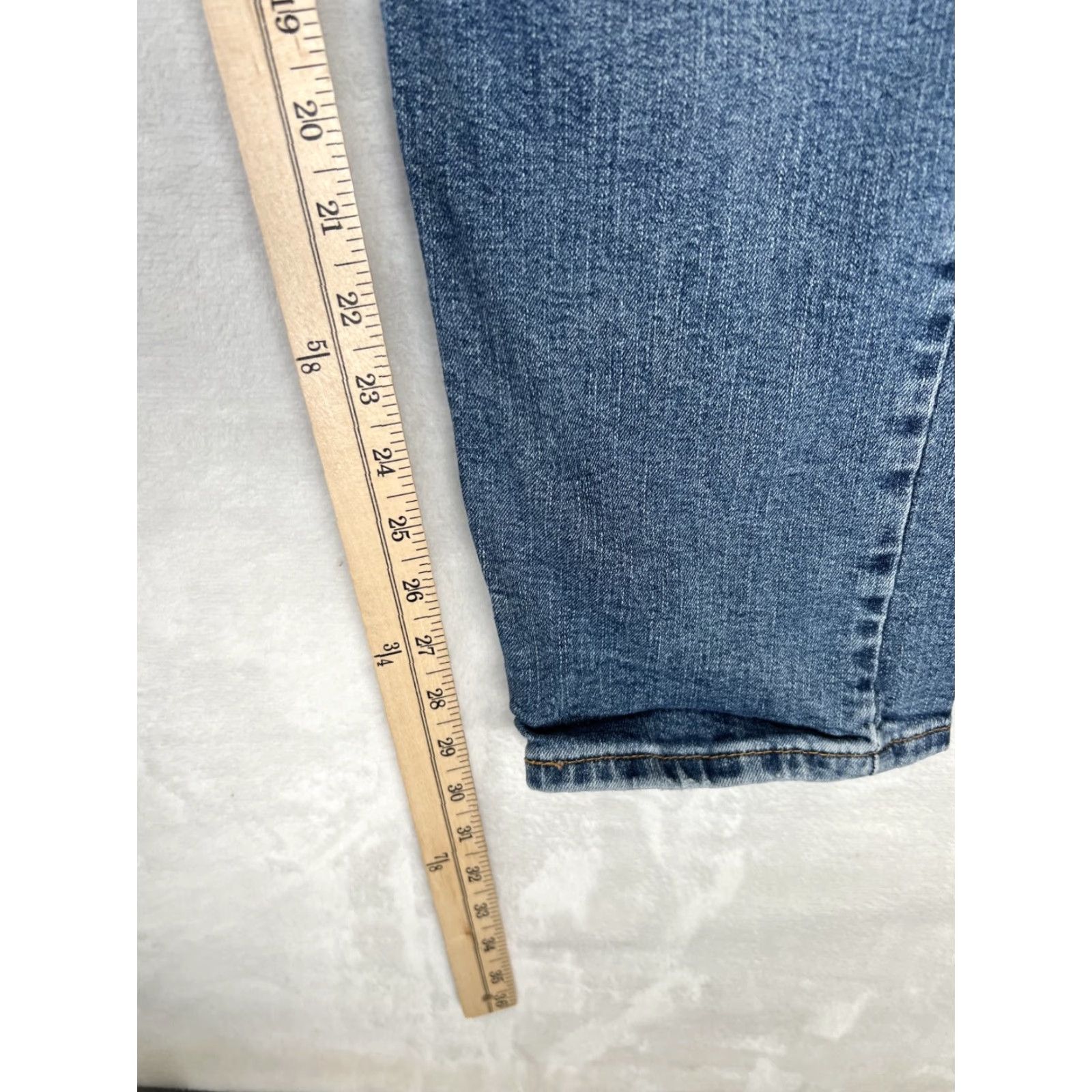 Levi's VINTAGE Levi’s 505 Denim Jeans Size 32x30 Medium Wash Y2K Straight Leg Men's Jeans 32 Regular Blue Cotton Levi's 505 Size US 32 / EU 48 - 2 Thumbnail