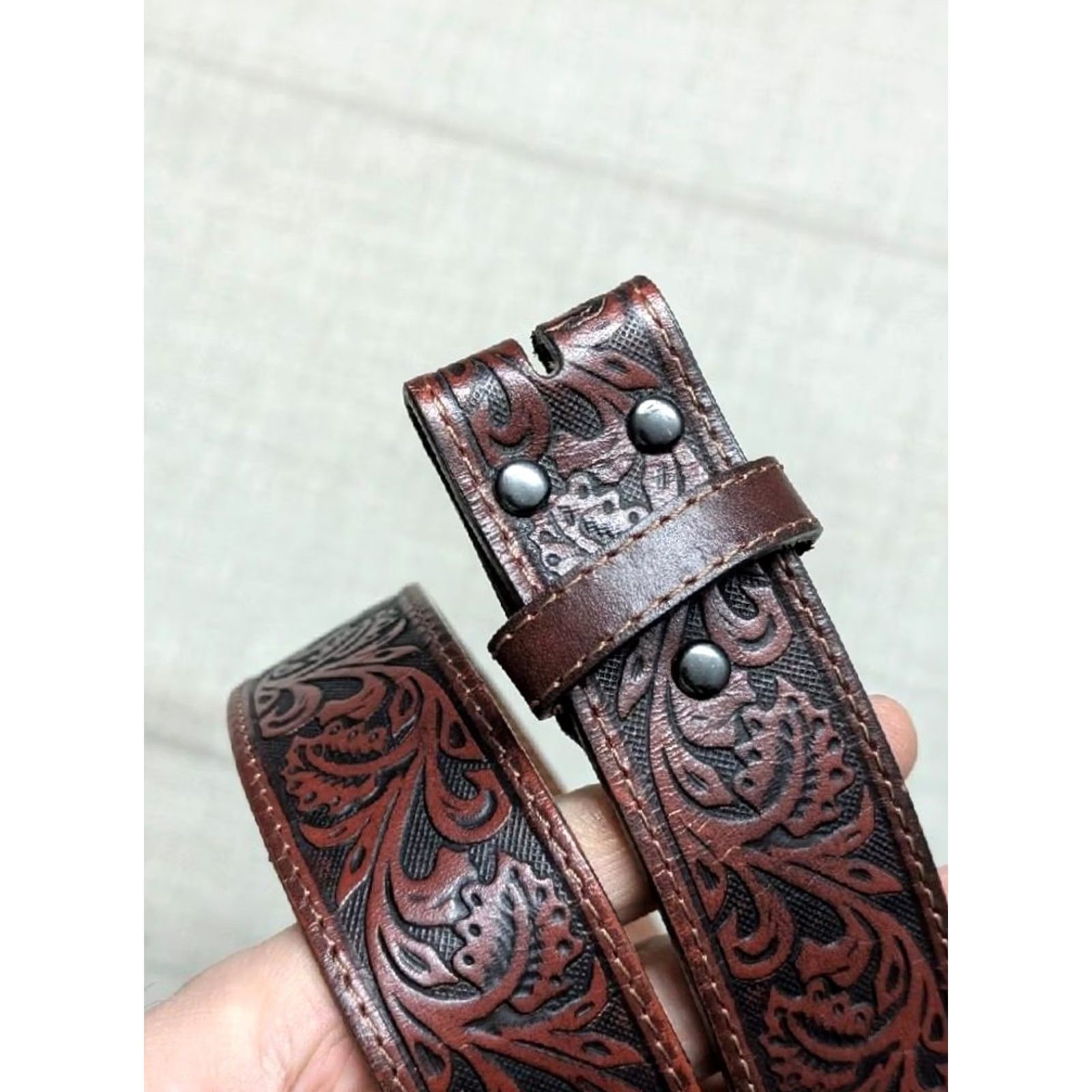 Ariat VINTAGE Ariat belt Tooled leather Western belt 34 Brown Mens 1-1/2" width Southwestern Cowboy Buckle belt 39.5" total length 31.5-35.5 belt holes Size 34 - 3 Thumbnail