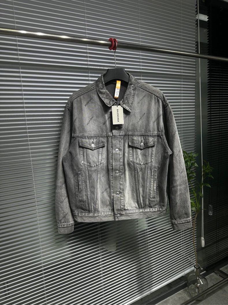 Balenciaga Balenciaga size 38 Washed denim jacket 2503-Nextarrow Size US M / EU 48-50 / 2 - 1 Thumbnail