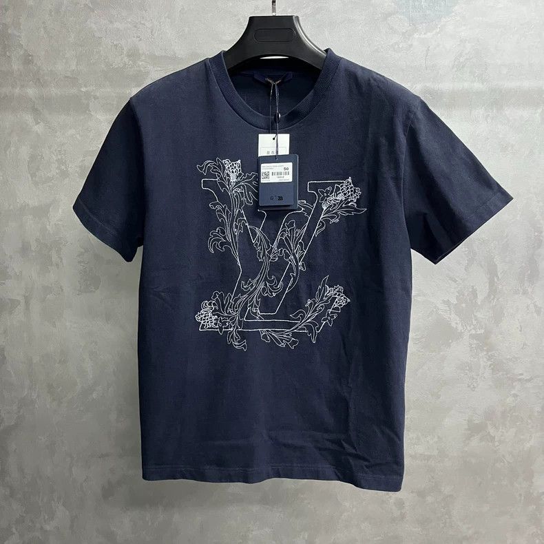 Louis Vuitton Louis Vuitton Navy Floral Embroidery Short Sleeve T-shirt-yf Size US S / EU 44-46 / 1 - 1 Thumbnail