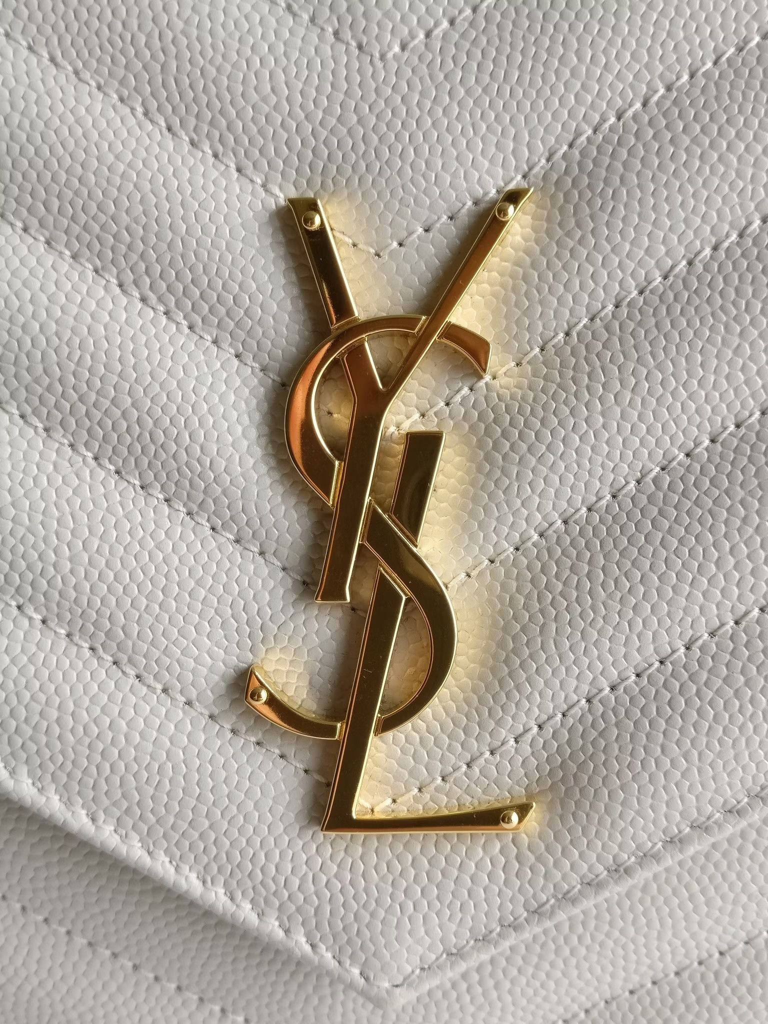 Saint Laurent Paris o1b1hav110824 Size: OS / Cassandre Chain Wallet in White Size ONE SIZE - 13 Thumbnail