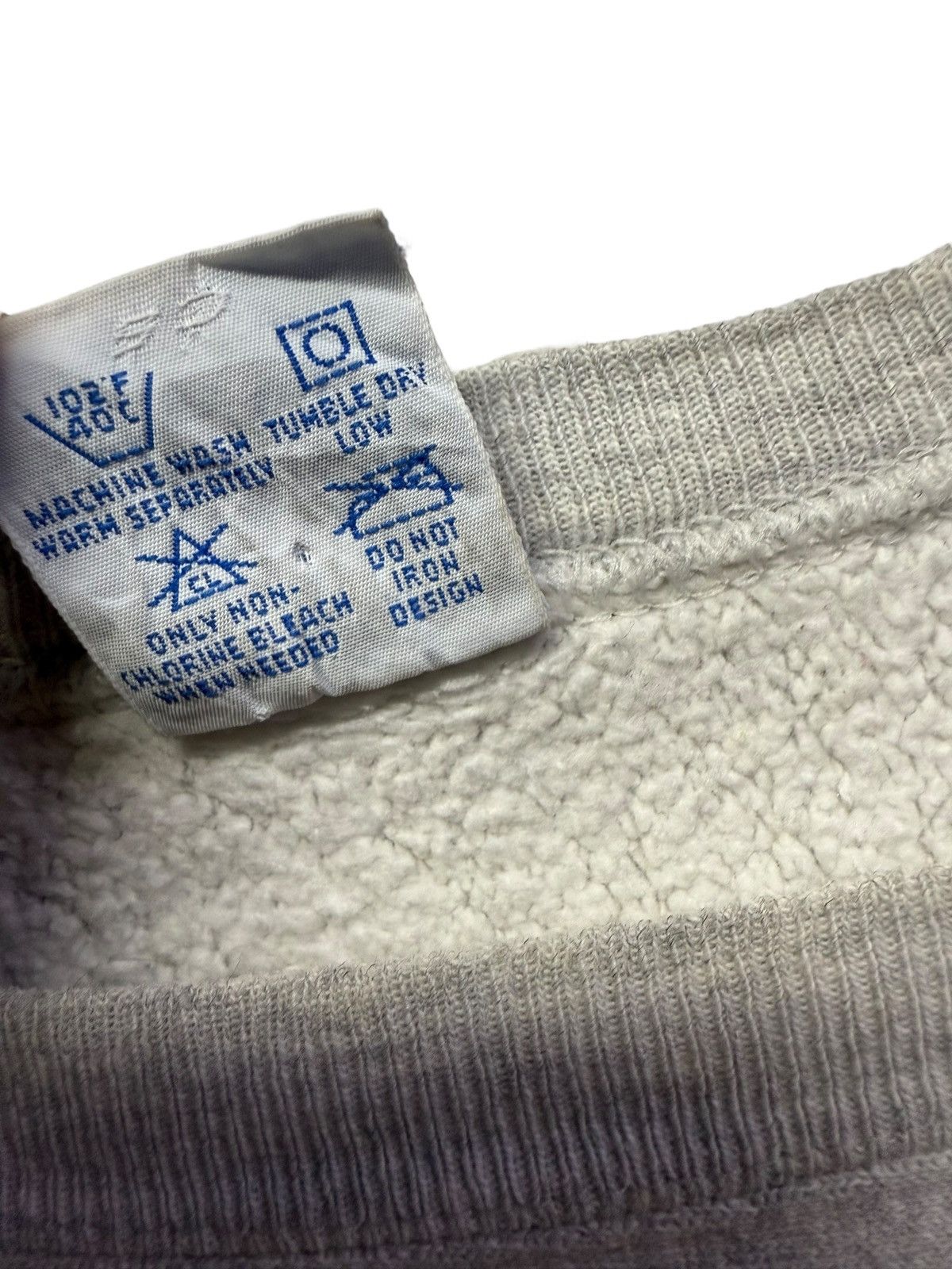 Champion Vintage champion reverse weave delawar university distressed Size US L / EU 52-54 / 3 - 9 Thumbnail