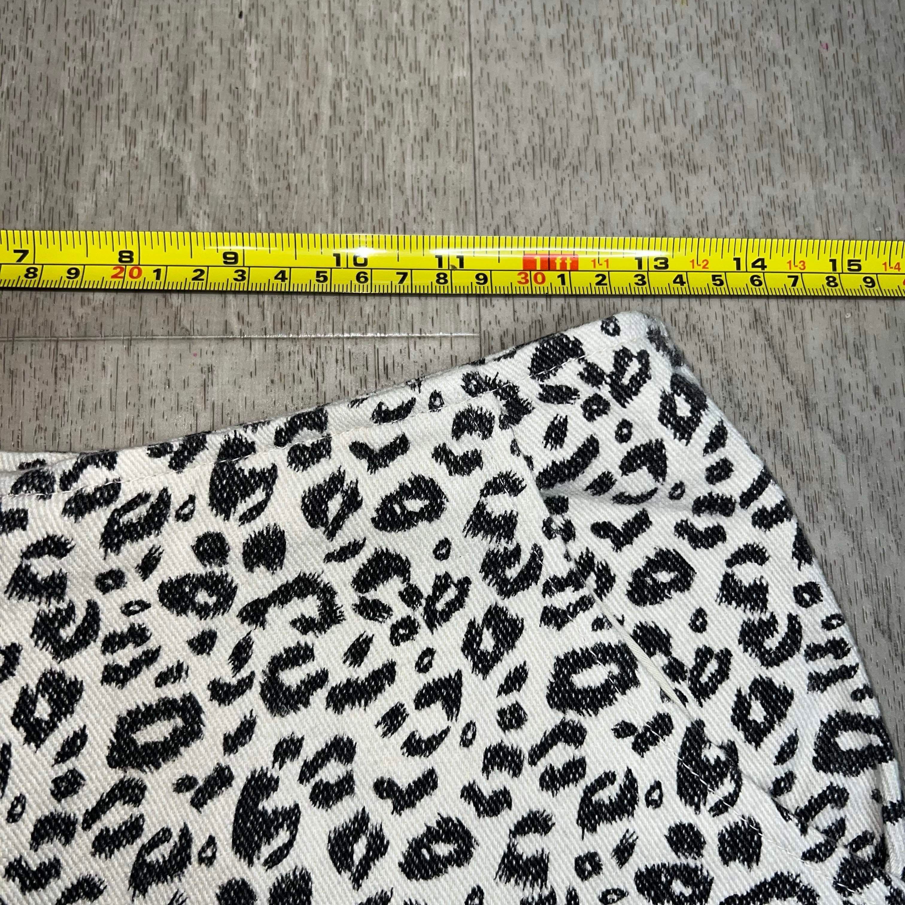 Free People Altar'd State, Front Zip Leopard Print Cream & Black Short Shorts Small Size 26" / US 2 / IT 38 - 5 Thumbnail