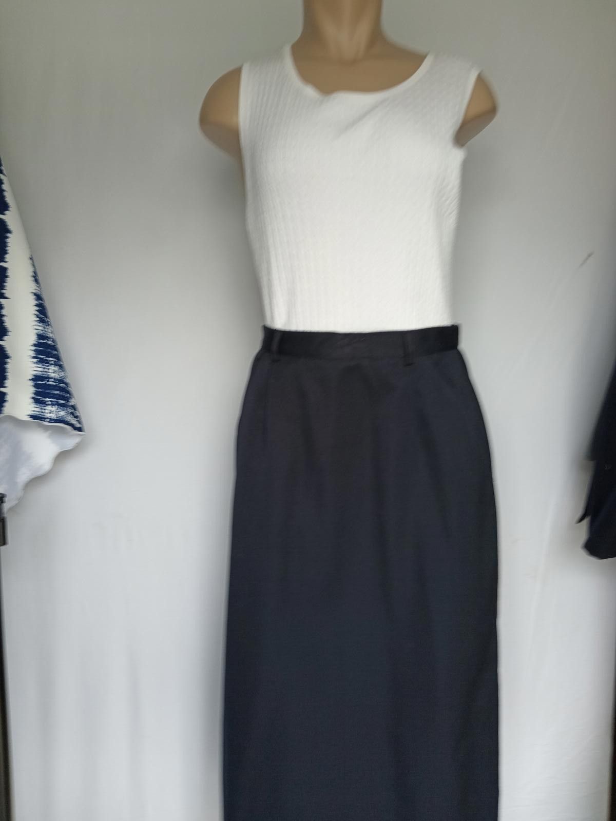 Designer Classic Black Midi Skirt Size 32" / US 10 / IT 46 - 2 Thumbnail
