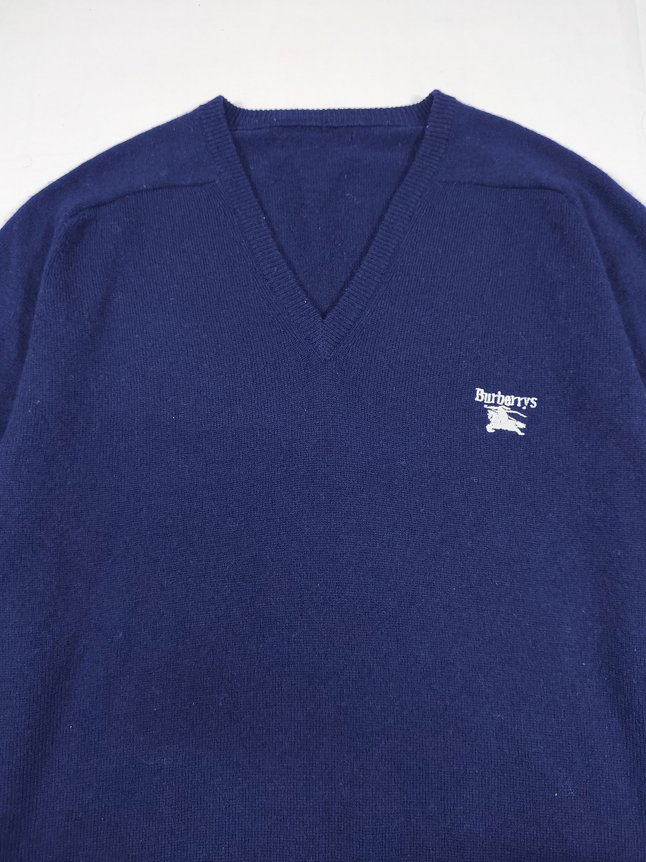 Burberry 90s Burberrys- Archive Embroidered Logo VNeck Lambswool Knit Size US M / EU 48-50 / 2 - 2 Thumbnail