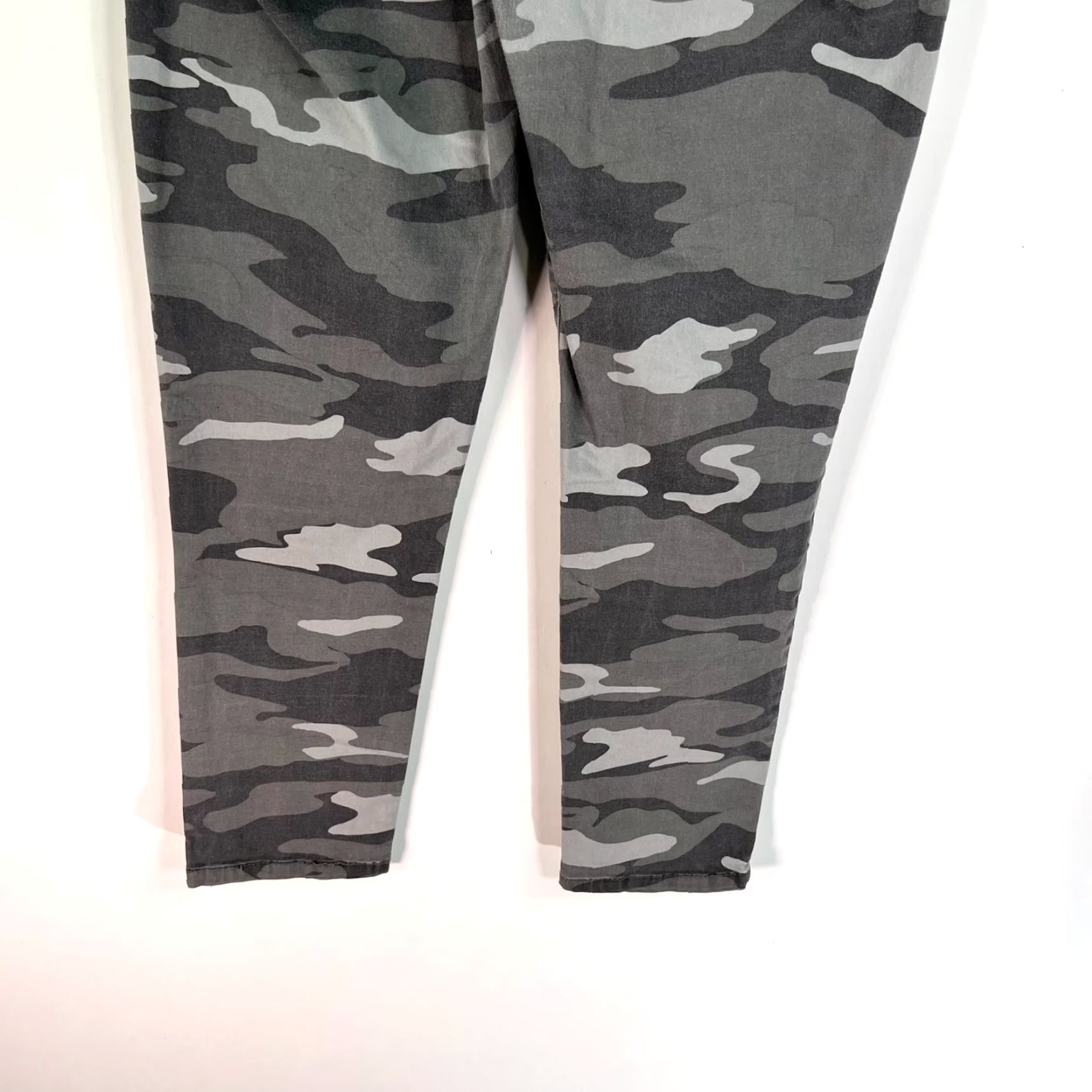 Vintage Democracy Camo Denim Cargo Pants Womens Size 10 Gray Stretch Slim Fit 5-Pocket Design Size 32" / US 10 / IT 46 - 6 Thumbnail