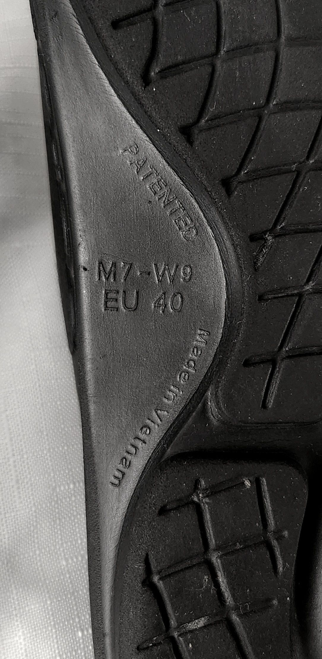Neighborhood × OOF Wear Oofos x Neighborhood SRL Ooahh Sport Flex Black slippers Size US 7 / EU 40 - 6 Thumbnail