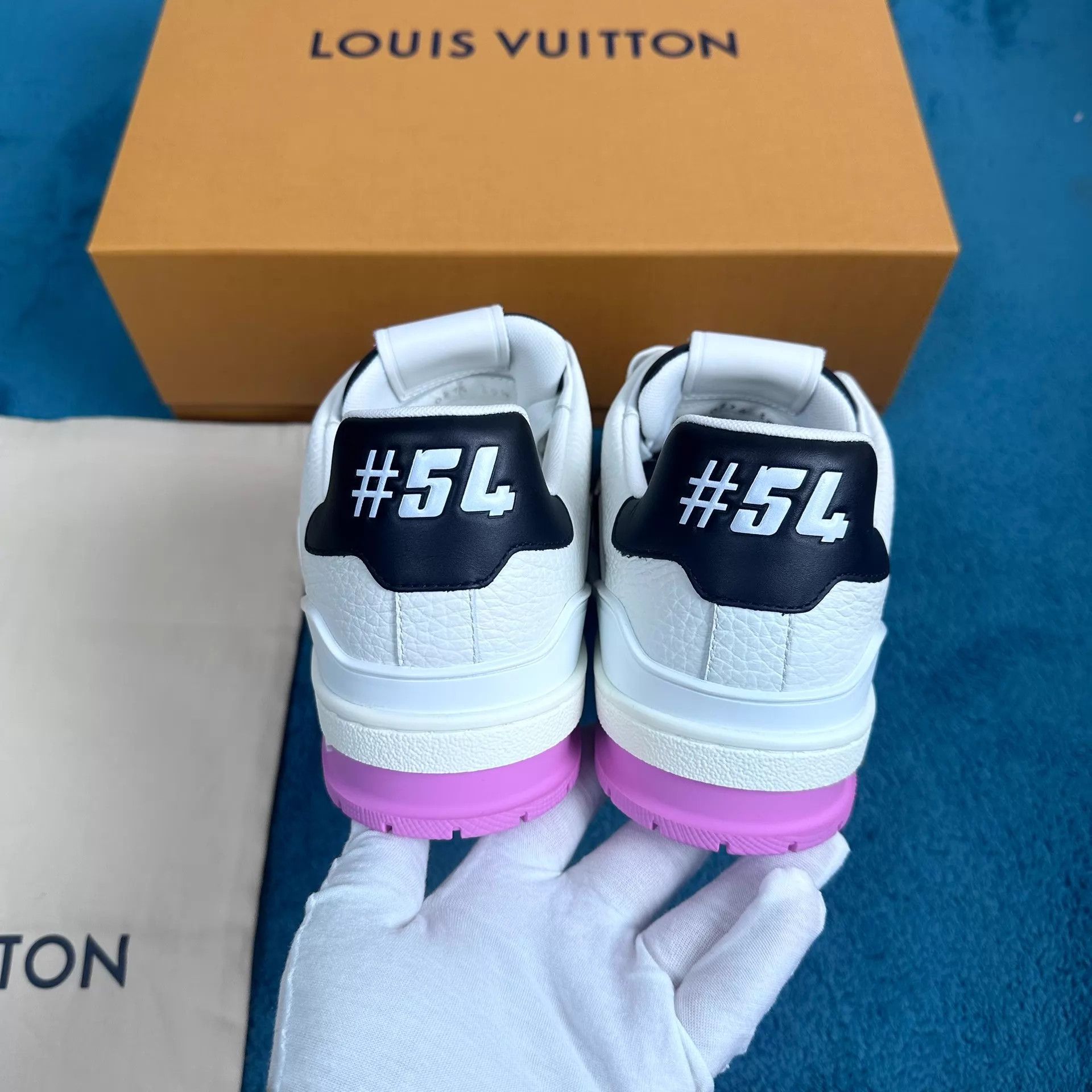 Louis Vuitton LV Trainer Low Top Leather Sneaker W/B/P 39.5 Size US 9 / IT 39 - 4 Thumbnail