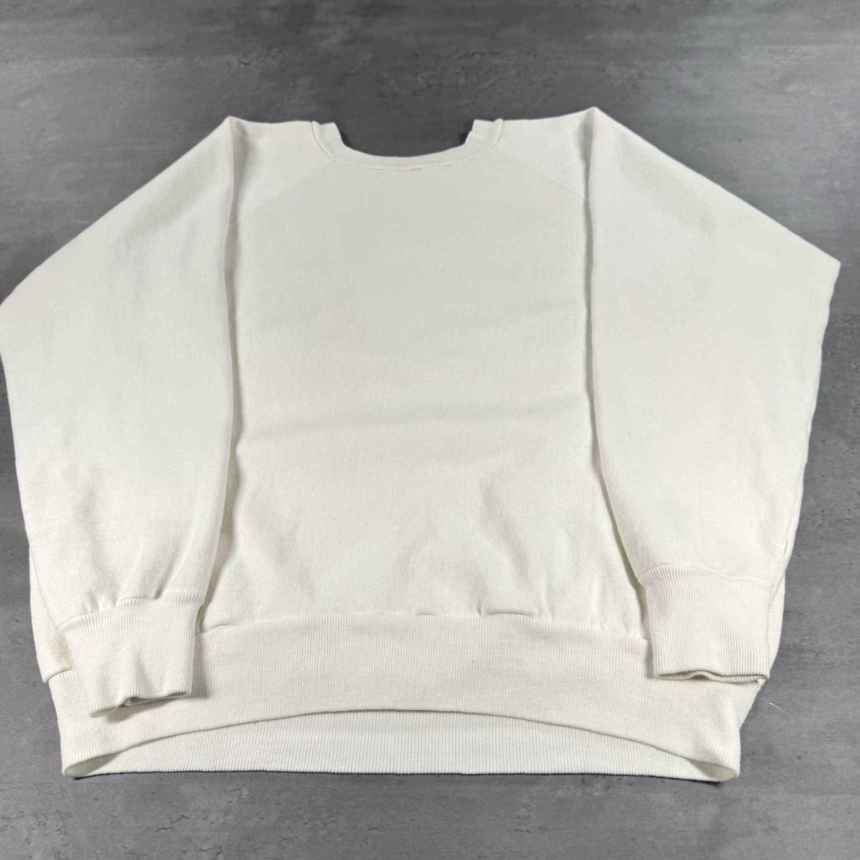 Vintage VINTAGE American Vintage Sweatshirt Crewneck M/L USA Skate Dragon White Men Regular Graphic Print 80s 90s Size US M / EU 48-50 / 2 - 4 Thumbnail