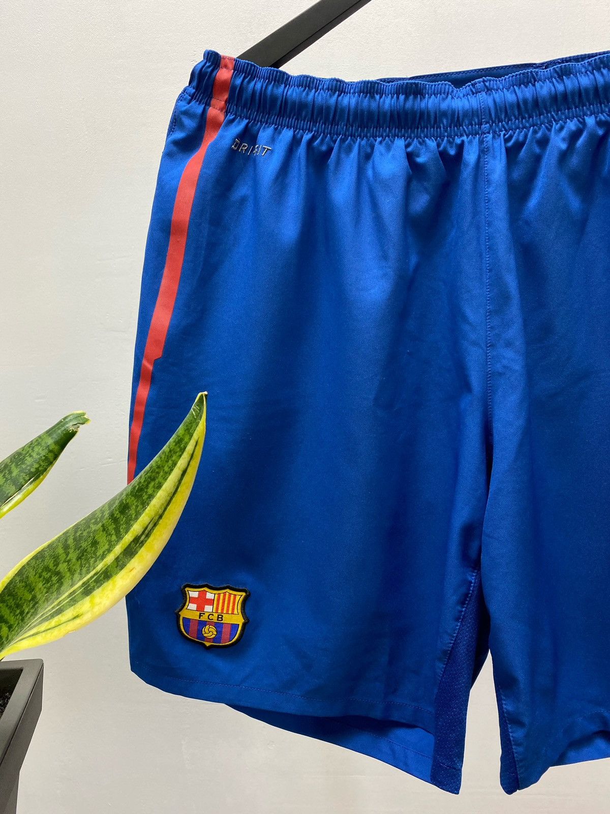 Nike × Vintage VINTAGE NIKE FC BARCELONA SHORTS SOCCER JERSEY DRILL Y2K Size US 36 / EU 52 - 5 Thumbnail