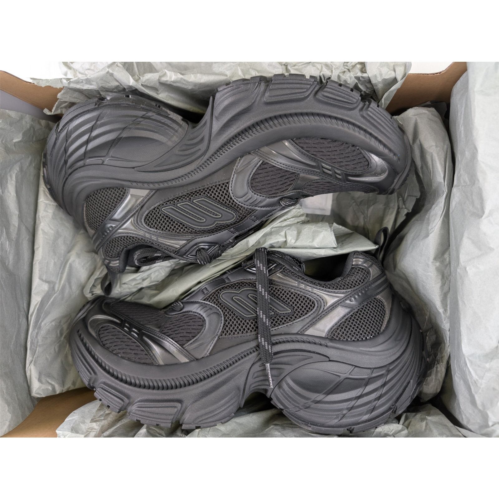 Balenciaga o1rshd1 Q:2 / 10XL Mesh Sneaker TPU PU Sneakers in Black Size US 12 / EU 45 - 18 Thumbnail