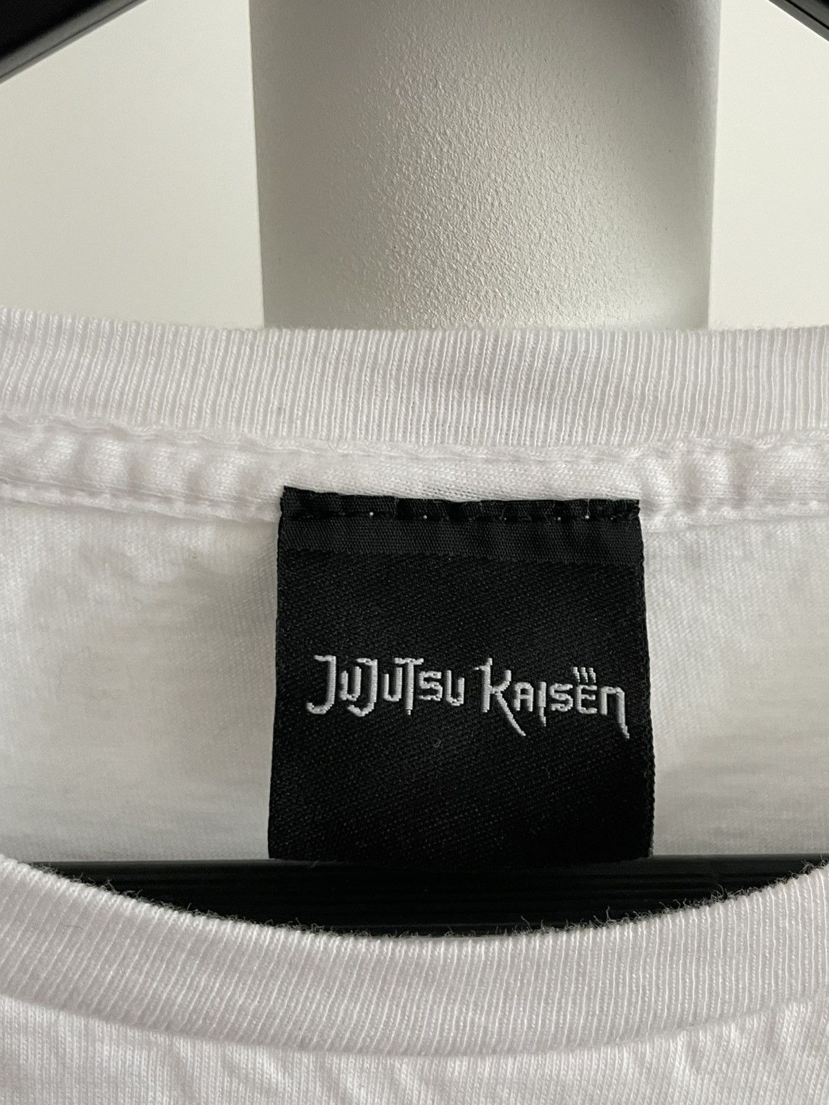 Anime Anime JUJUTSU KAISEN White Y2K Printed Logo T-Shirt RARE Size US L / EU 52-54 / 3 - 5 Thumbnail