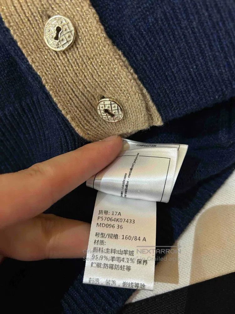 Chanel Chanel Blue and gold buckled v-neck cardigan coat Size XS / US 0-2 / IT 36-38 - 5 Thumbnail