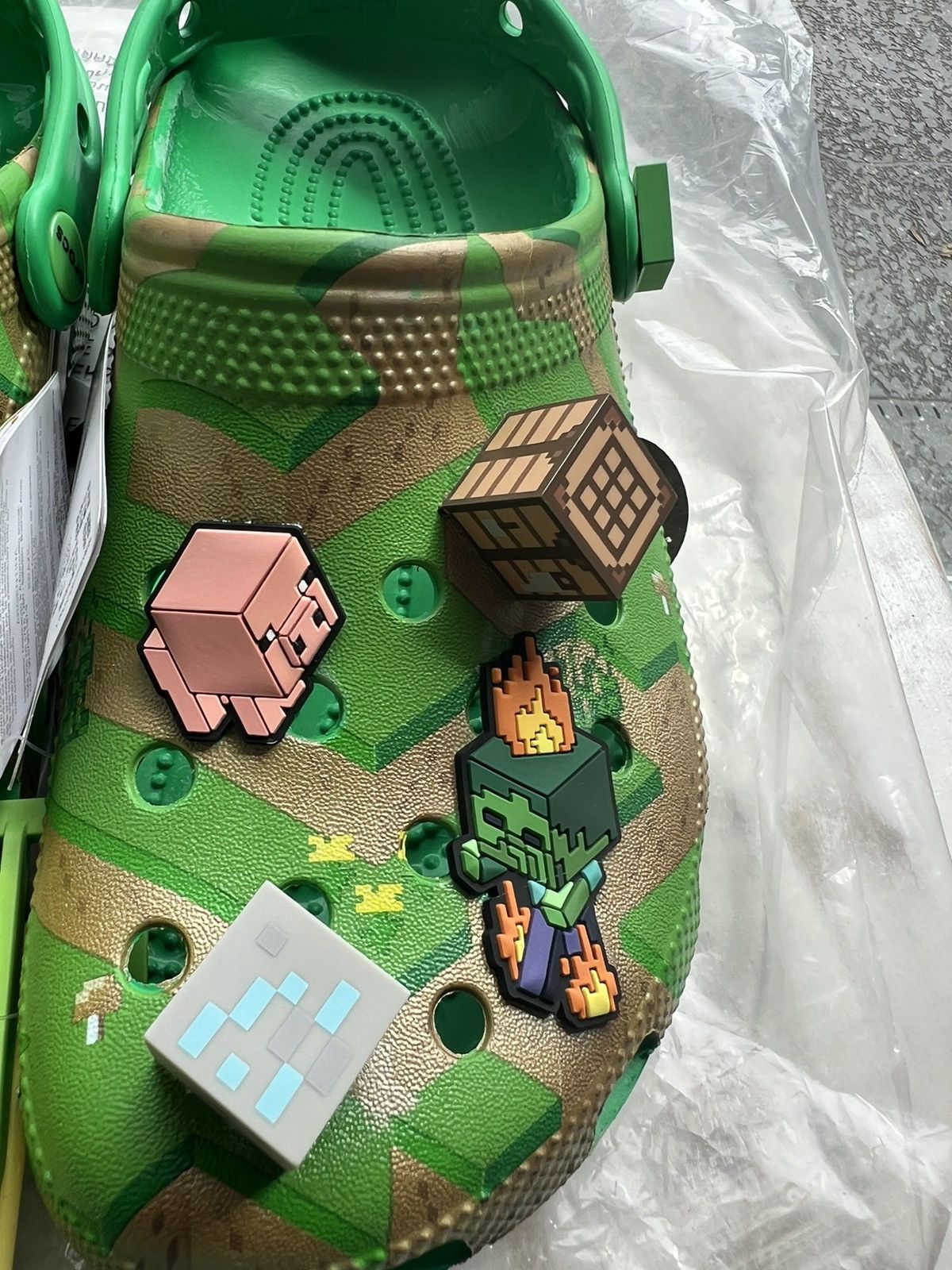 Crocs Crocs Minecraft Grass Green size 6 Size US 6 / EU 39 - 3 Thumbnail