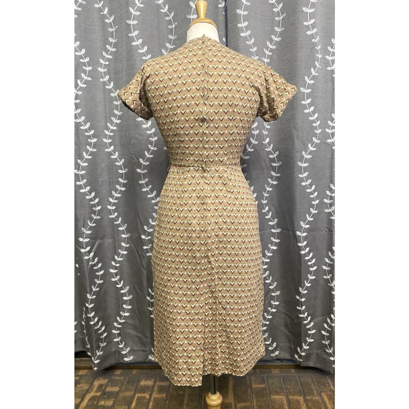 Vintage VINTAGE Osgood Sheath Dress 60s Geometric Beige Size 7 Juniors Cocktail Women’s Zip Back 1960s Size M / US 6-8 / IT 42-44 - 4 Thumbnail