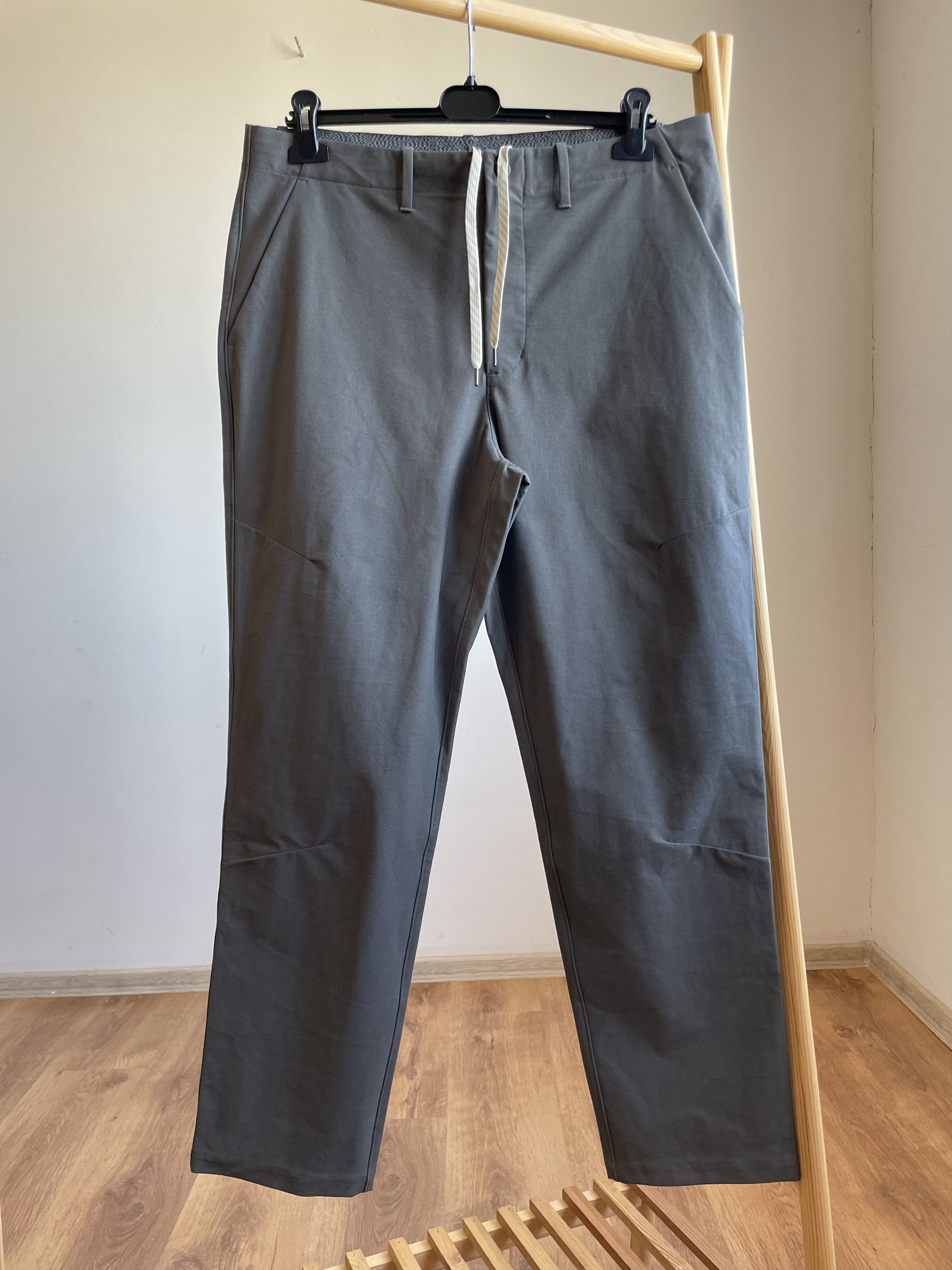 Vuori Vuori Utility Tech Chino Pants Size XL Size US 35 - 1 Thumbnail