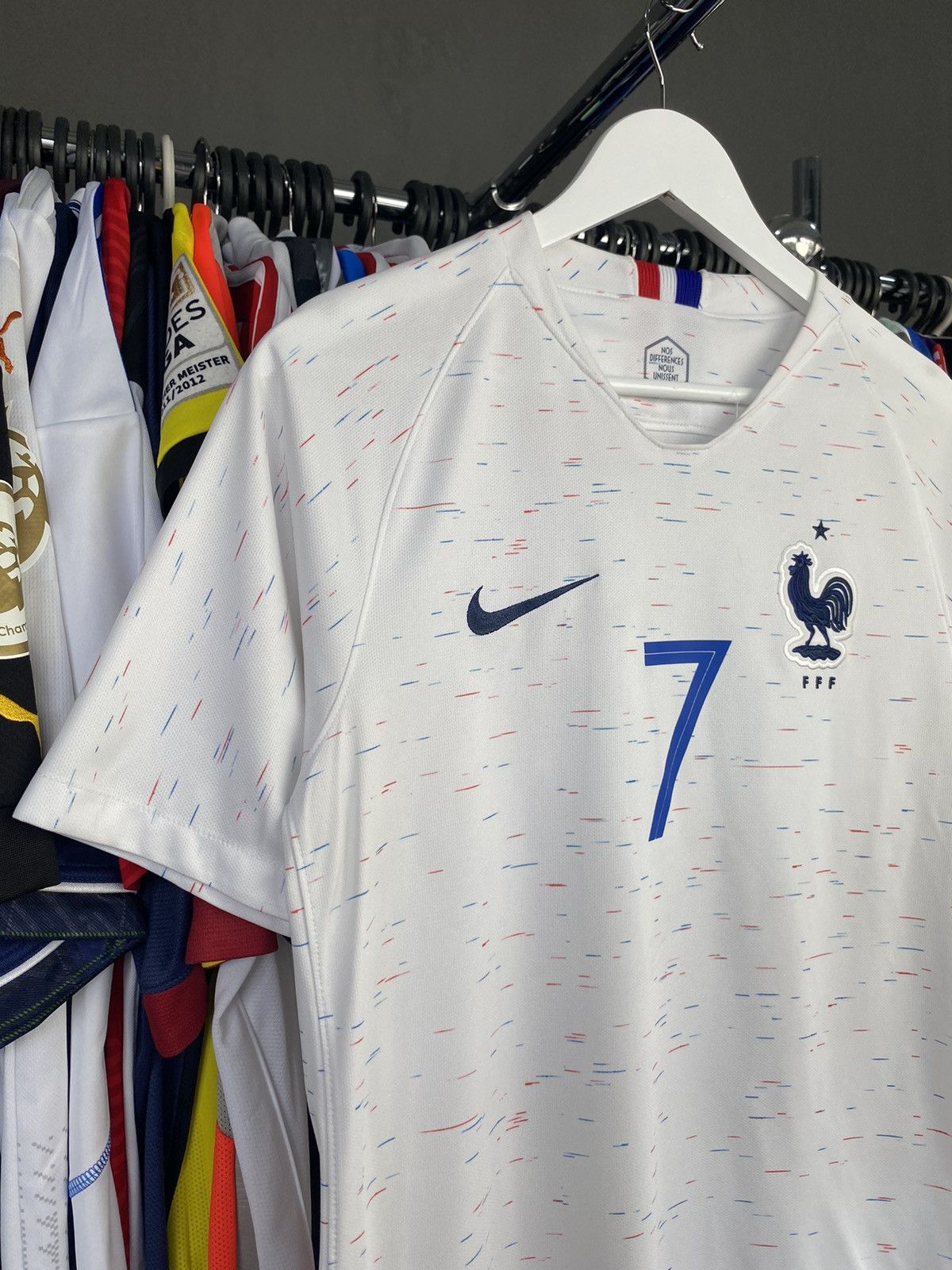 Nike 2018/19 NIKE FRANCE #7 GRIEZMANN AWAY SOCCER FOOTBALL JERSEY Size US S / EU 44-46 / 1 - 3 Thumbnail