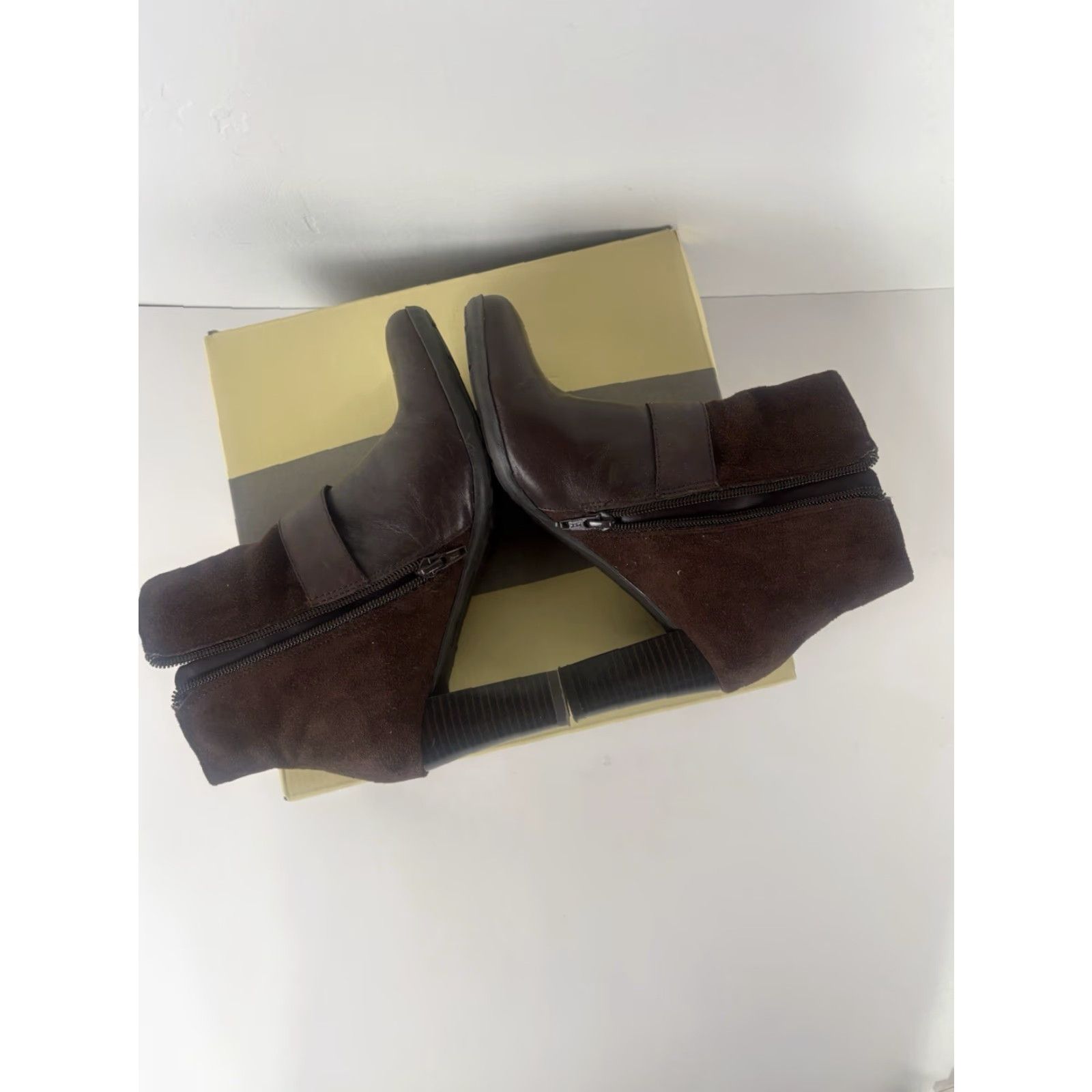 Vintage Bare Traps Talania Dk Brown Ankle Boots Womens 7.5M Leather Round Toe Zip Buckle 3in Heel Block City Going Out Fall Winter Bootie Size US 8 / IT 38 - 5 Thumbnail