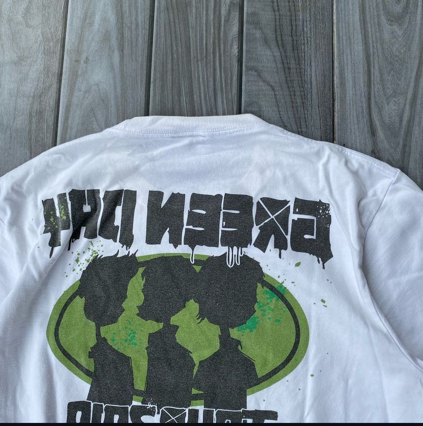 Band Tees green day tour 2010 tshirt Size US M / EU 48-50 / 2 - 5 Thumbnail