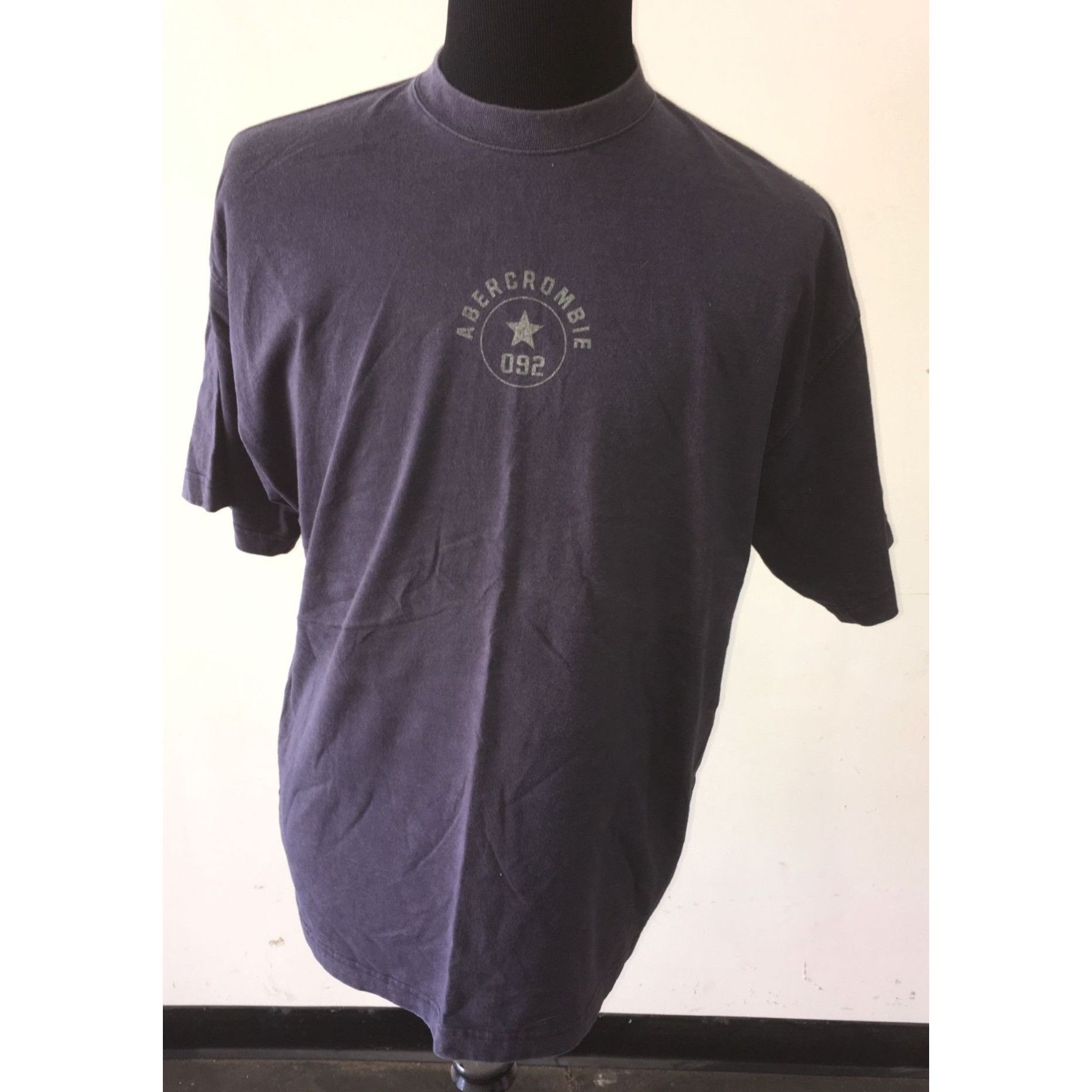Abercrombie & Fitch Men's Abercrombie & Fitch Size Large Navy Blue Tee Shirt Size US L / EU 52-54 / 3 - 1 Thumbnail