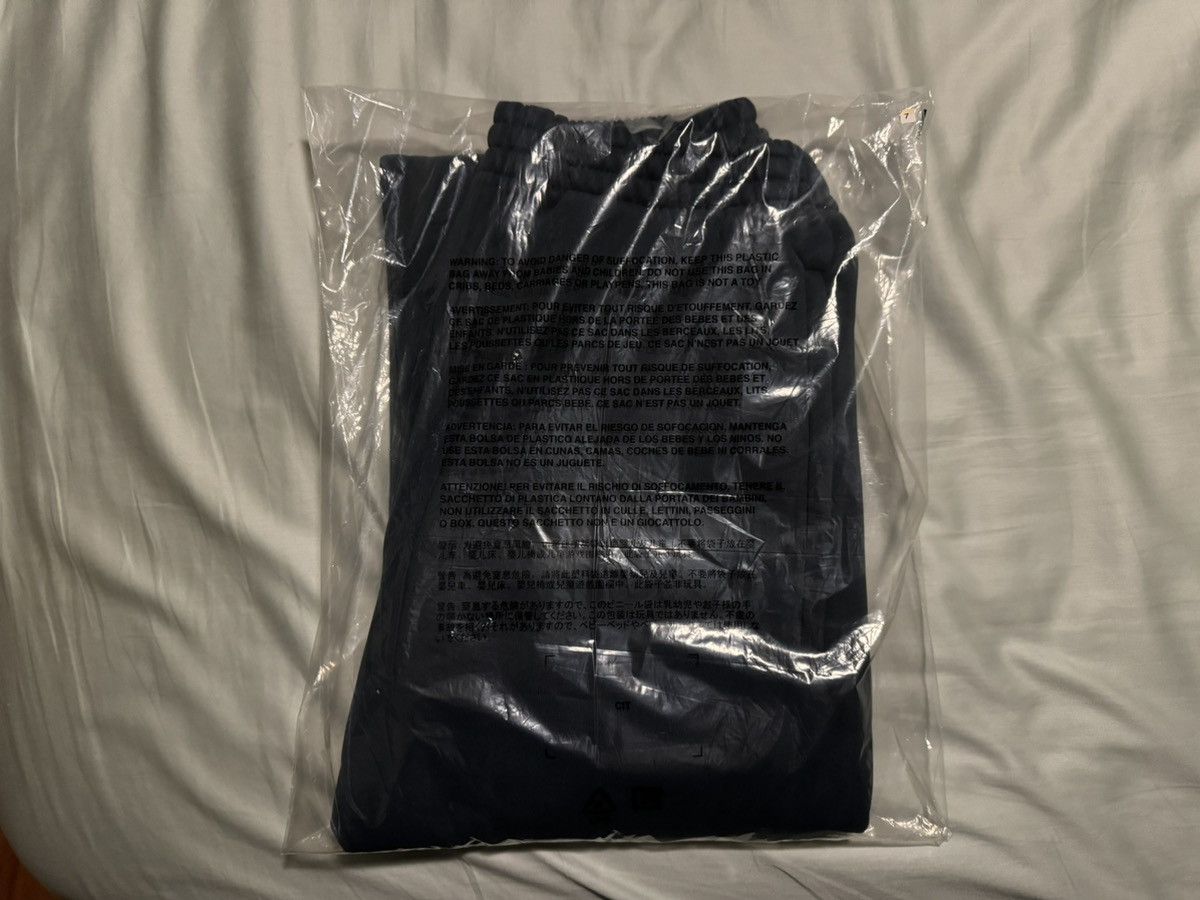 Balenciaga × Gap × Kanye West Yeezy Gap Sweatpants Navy Size Medium (Women’s/Unisex) Size US 32 / EU 48 - 22 Thumbnail