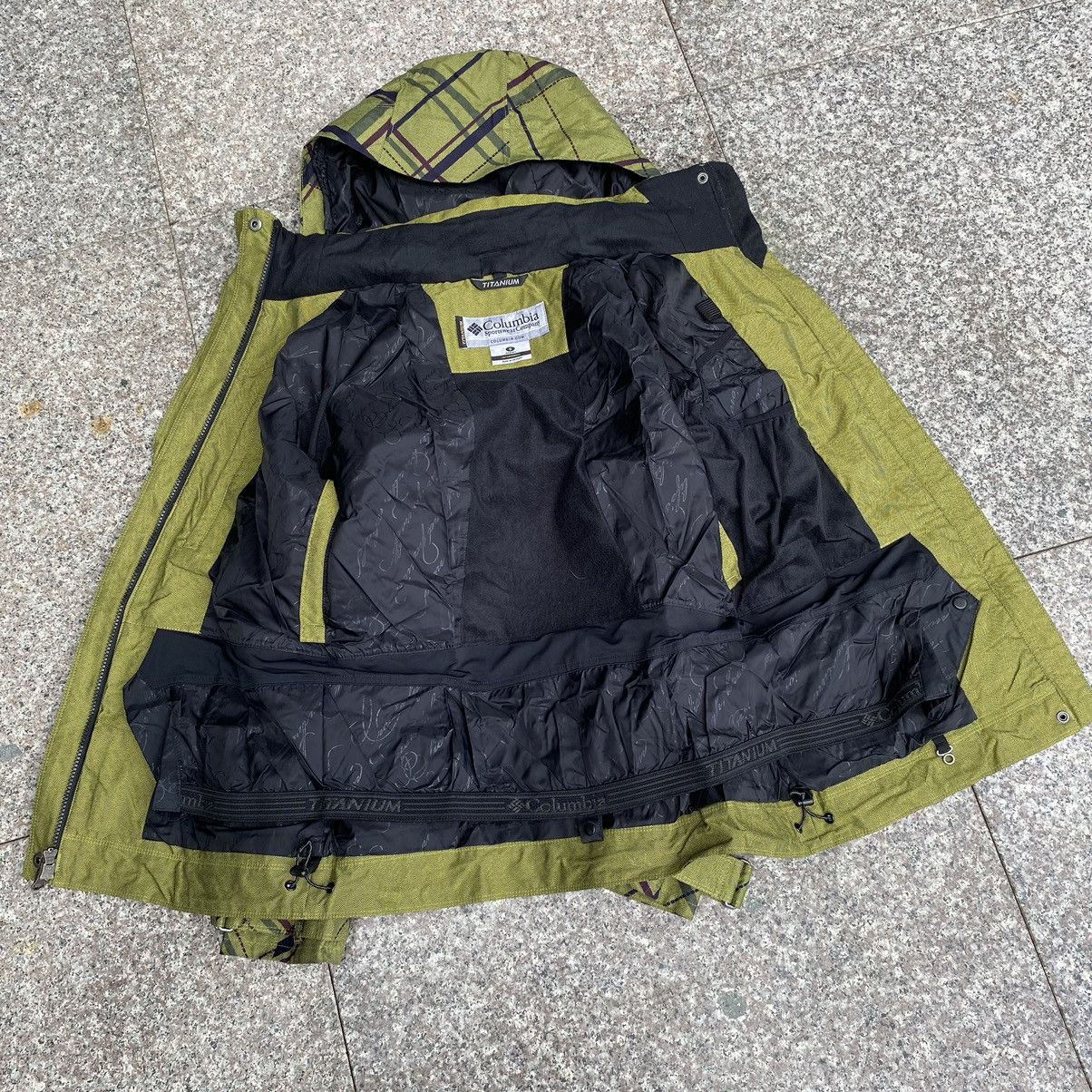 Columbia ski/snowboard jacket