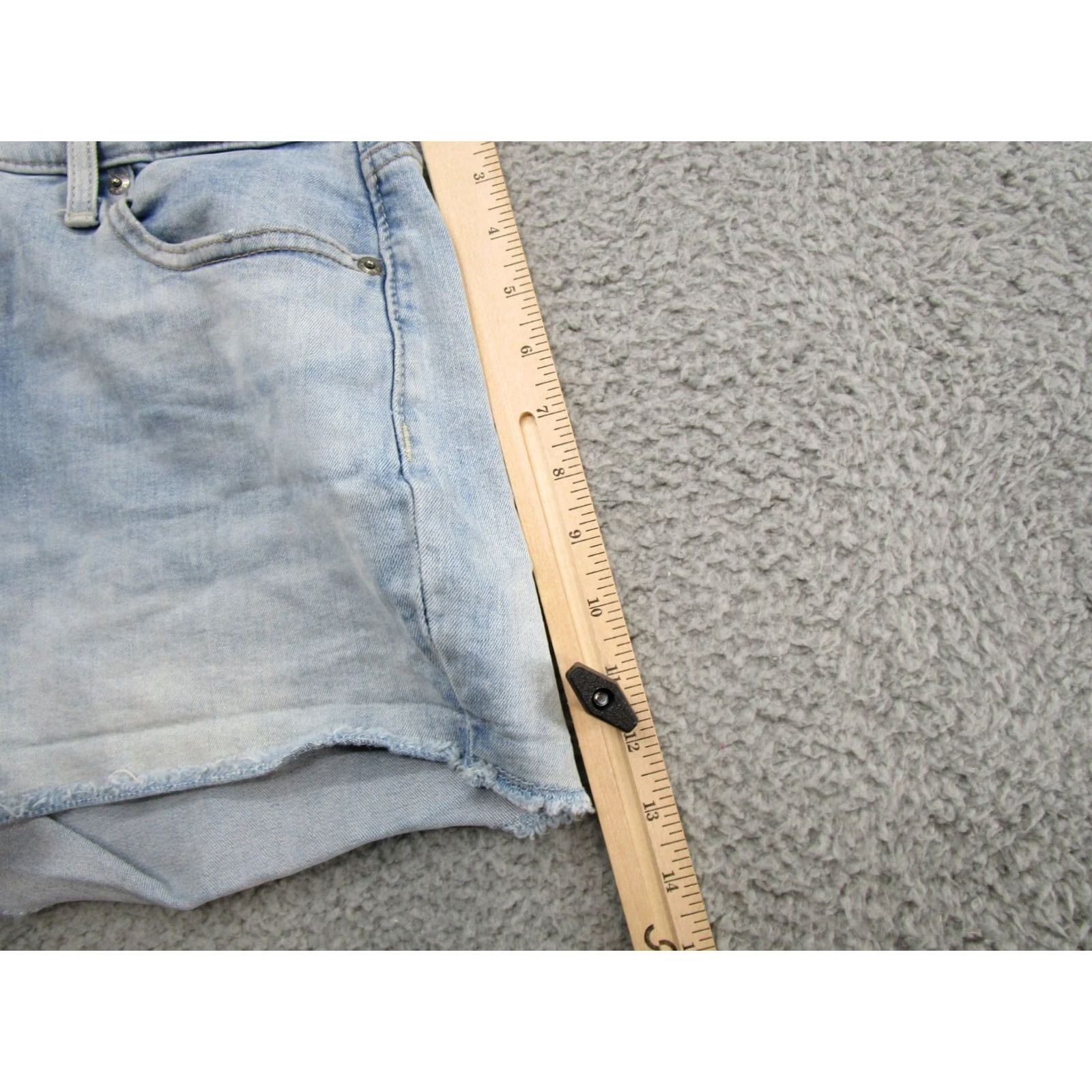Levi's Levi's Signature High Rise Raw Hem Cut Off Women's Denim Shorts W28 Size 6 Blue Cotton Denim 90s Retro Pockets Button Zipper Size 28" / US 6 / IT 42 - 6 Thumbnail